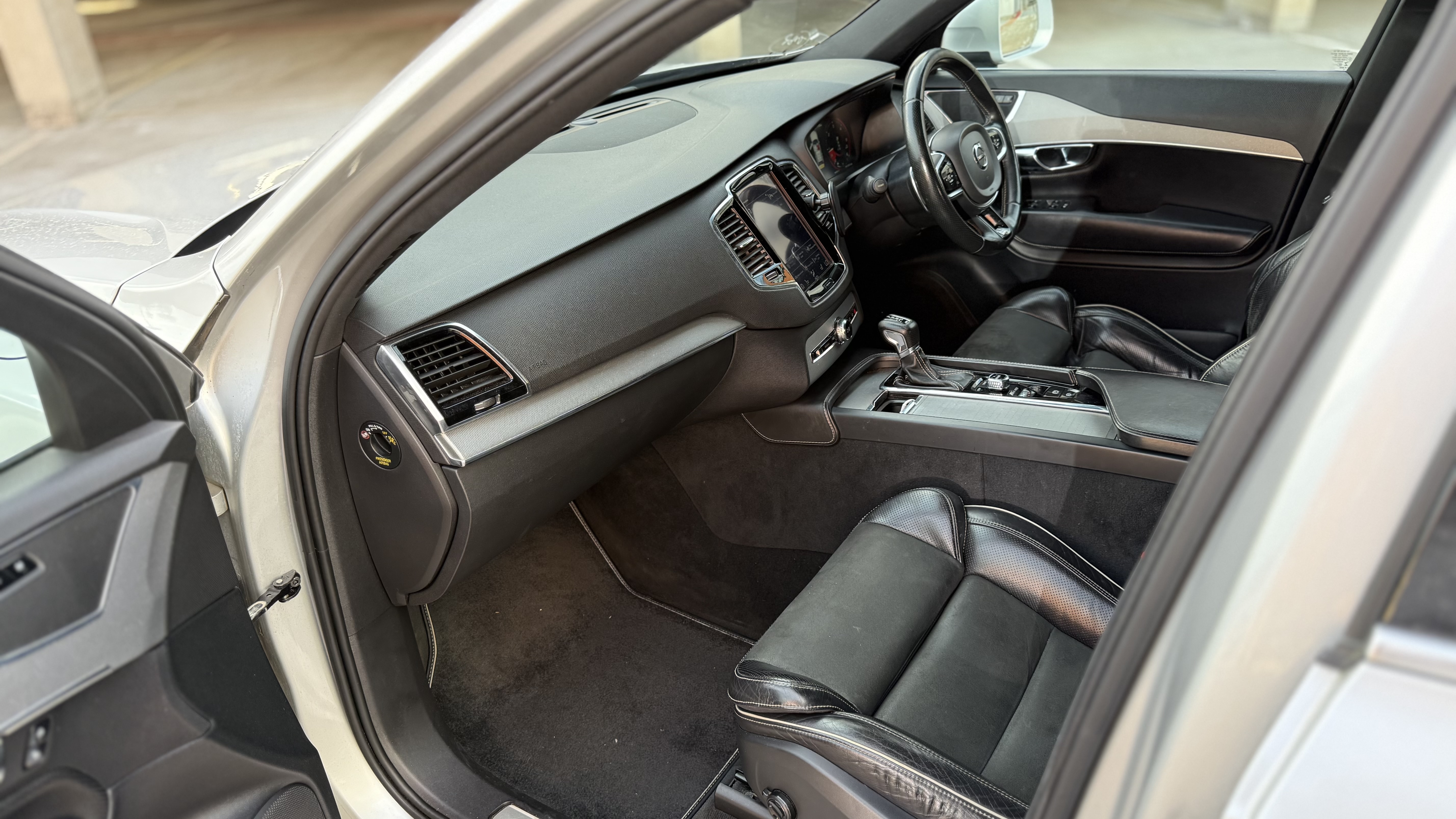 Volvo XC90 (2016) image 12