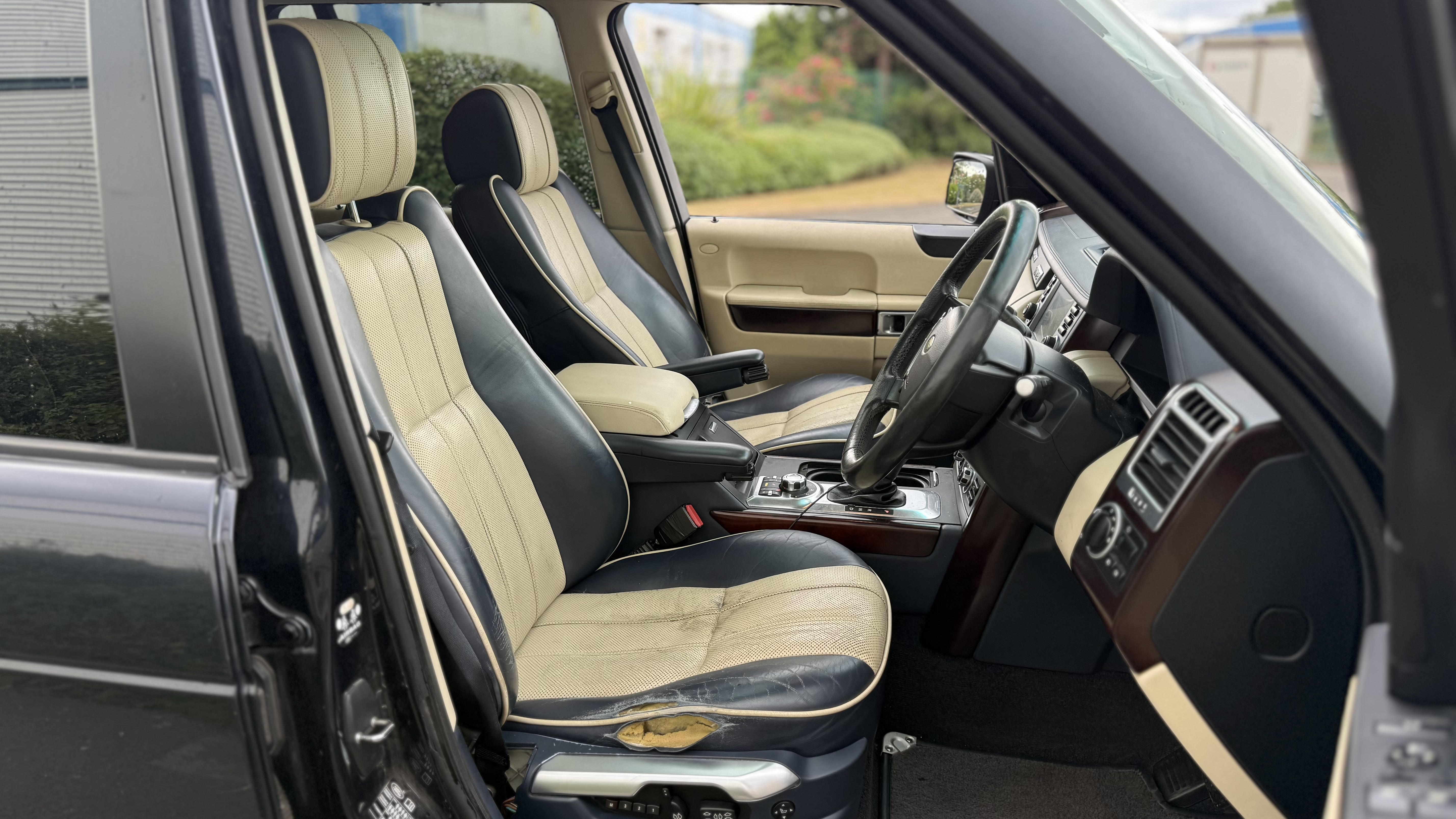 Land Rover Range Rover Vogue (2006) image 13