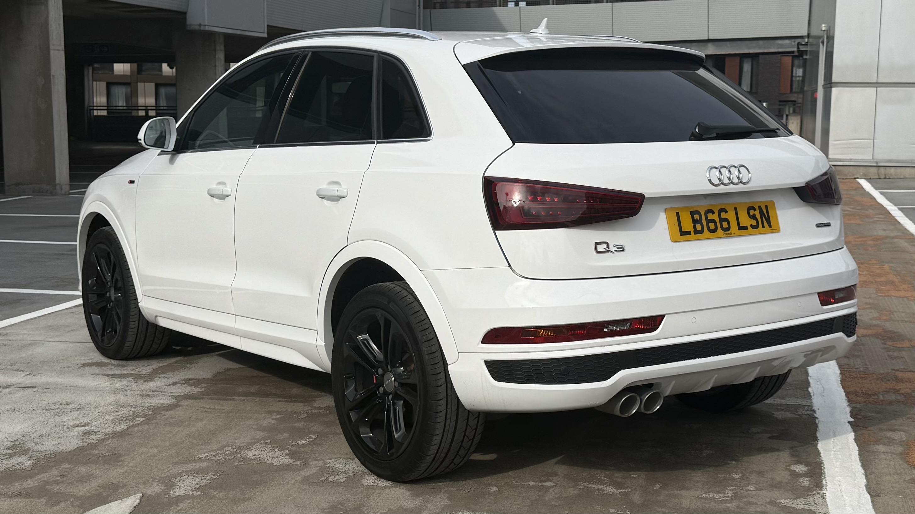 Audi Q3 (2016) image 7