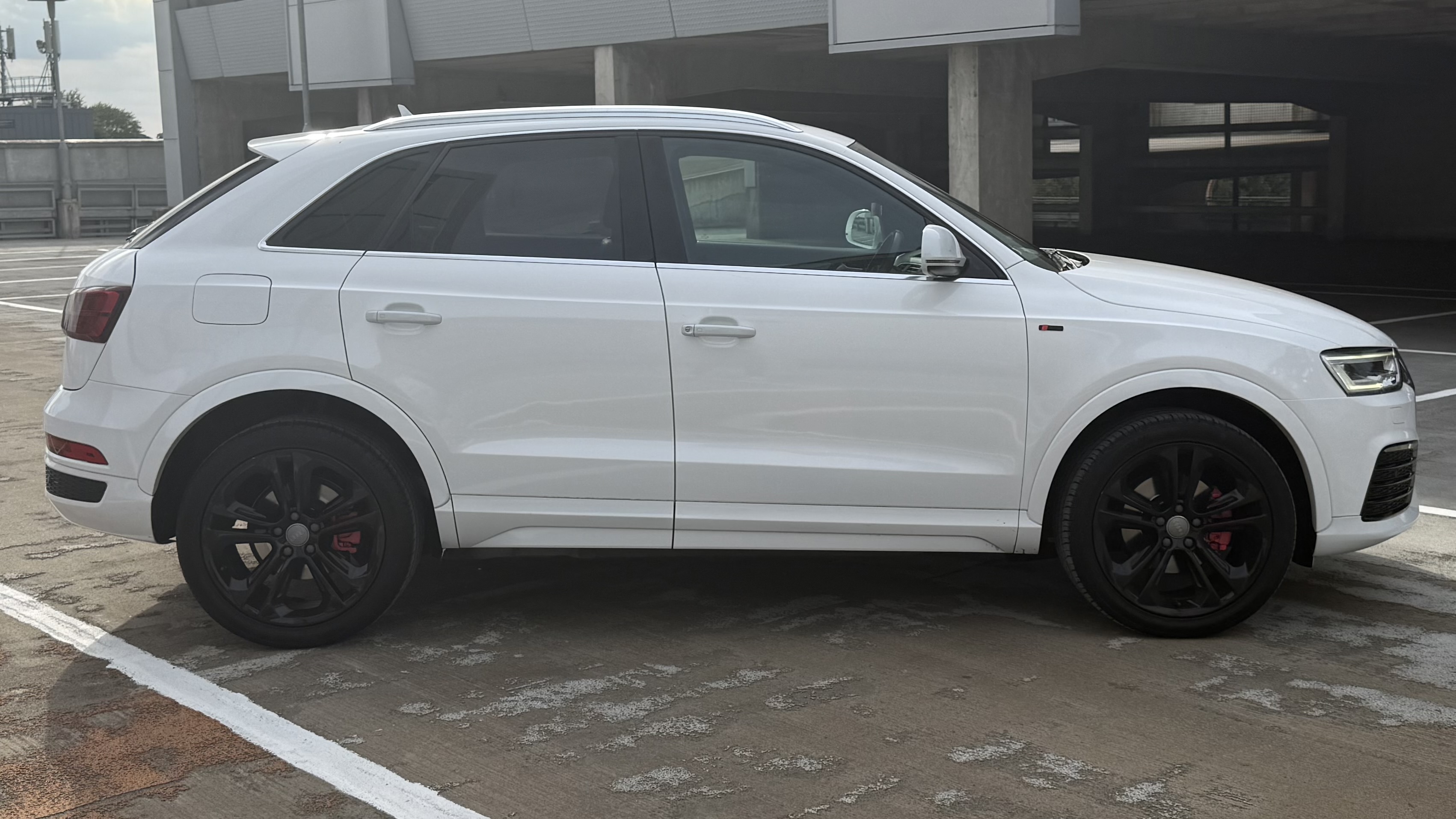 Audi Q3 (2016) image 2