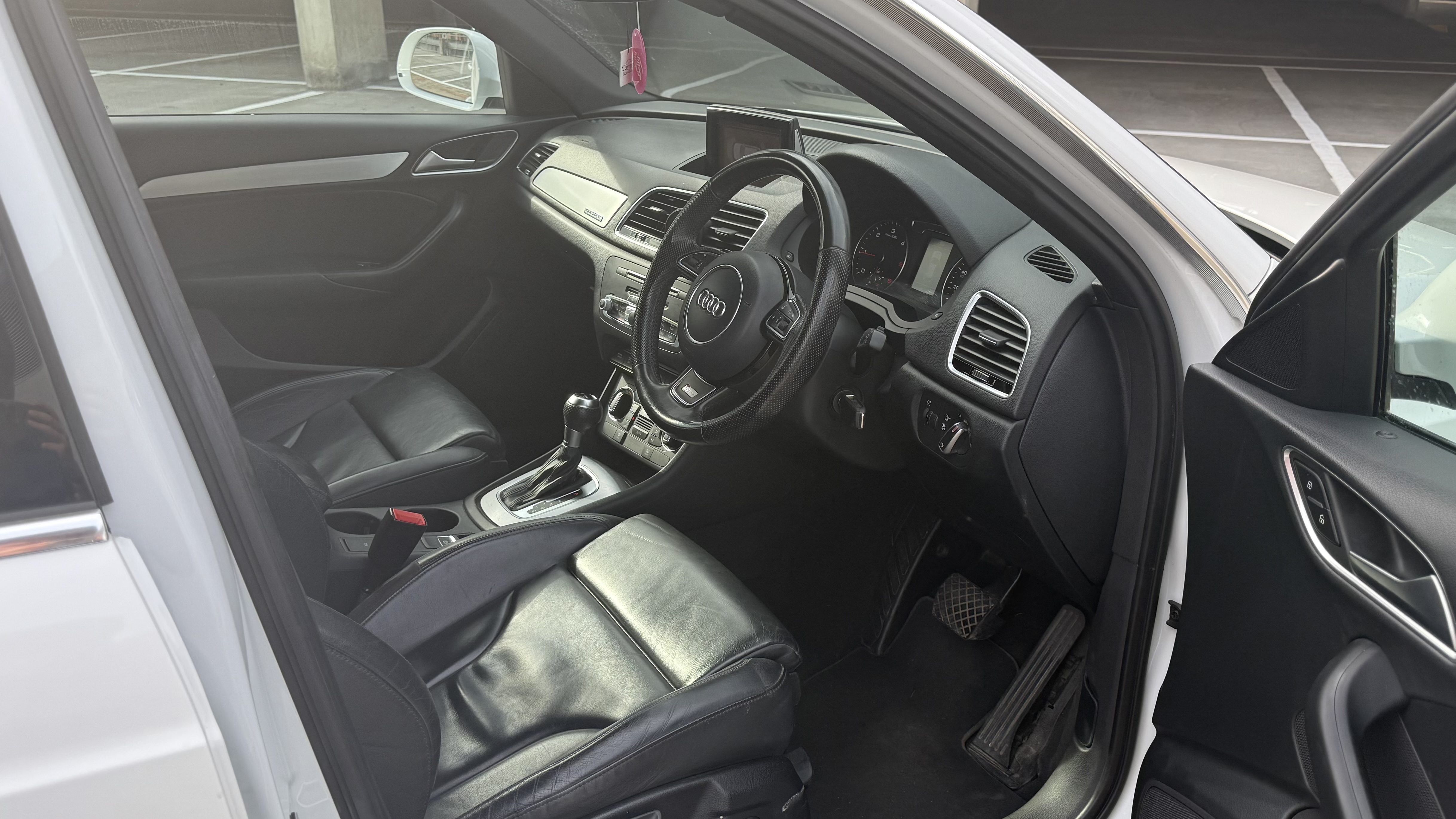 Audi Q3 (2016) image 12