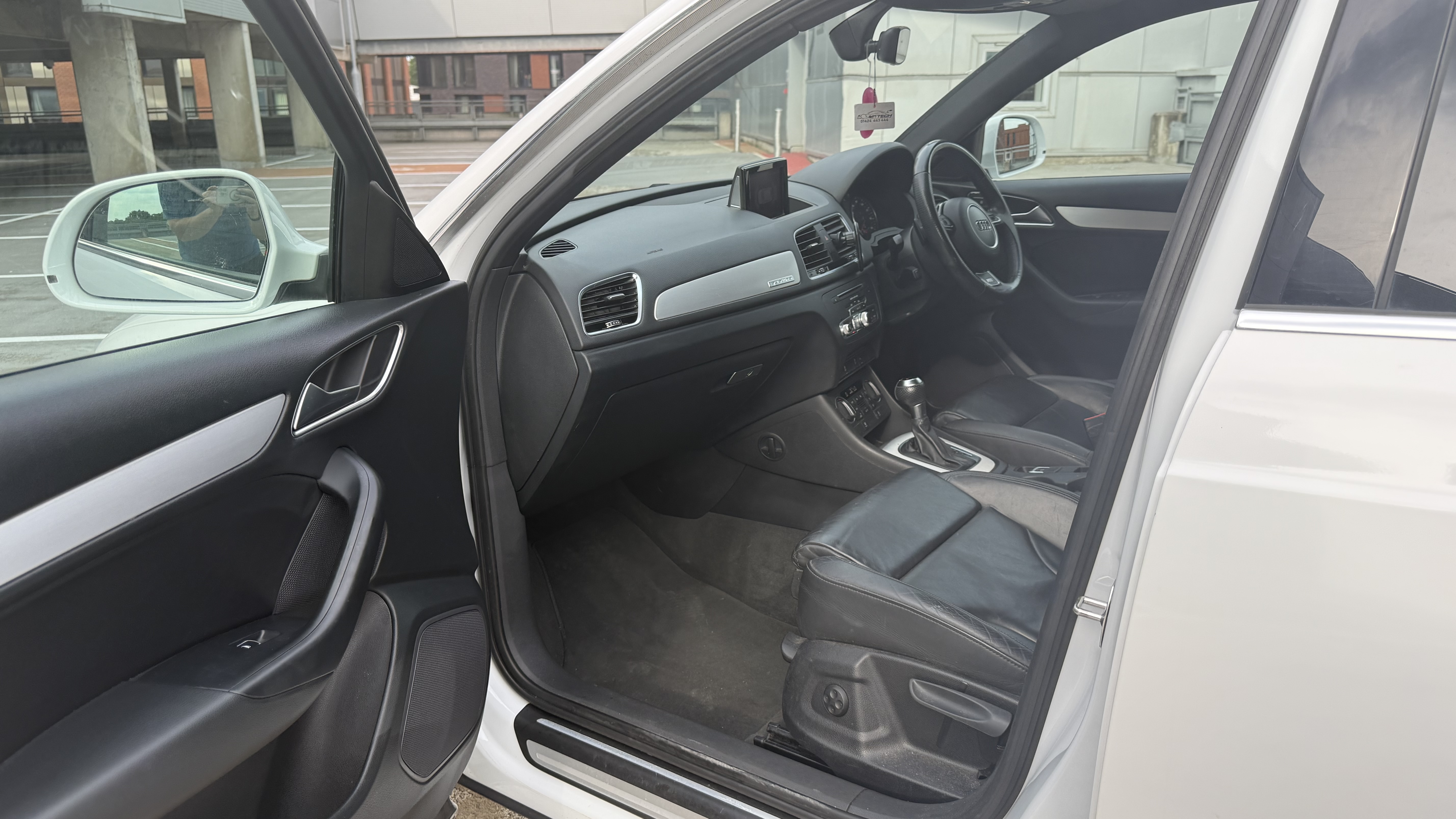 Audi Q3 (2016) image 15