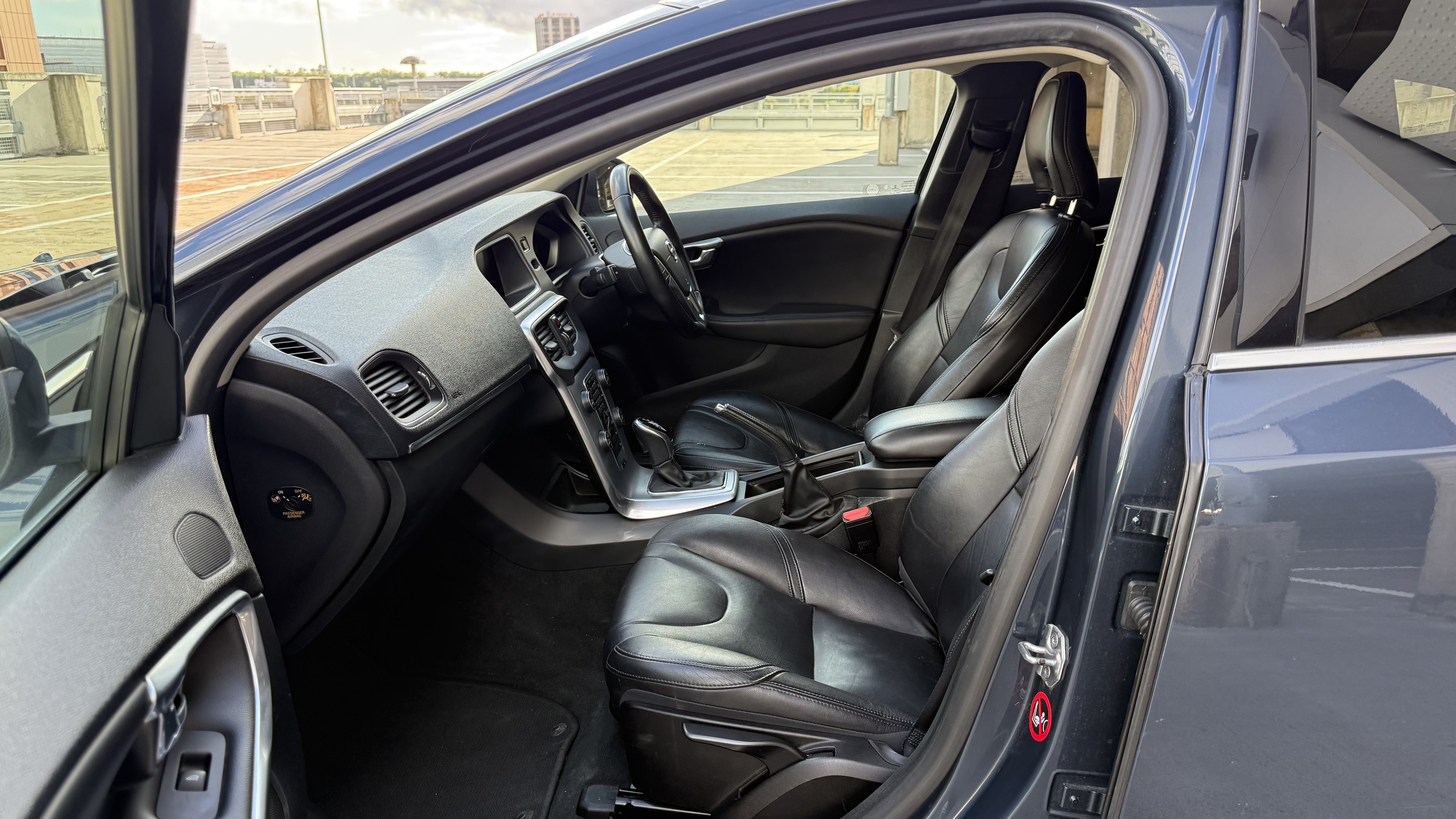 Volvo V40 (2018) image 13