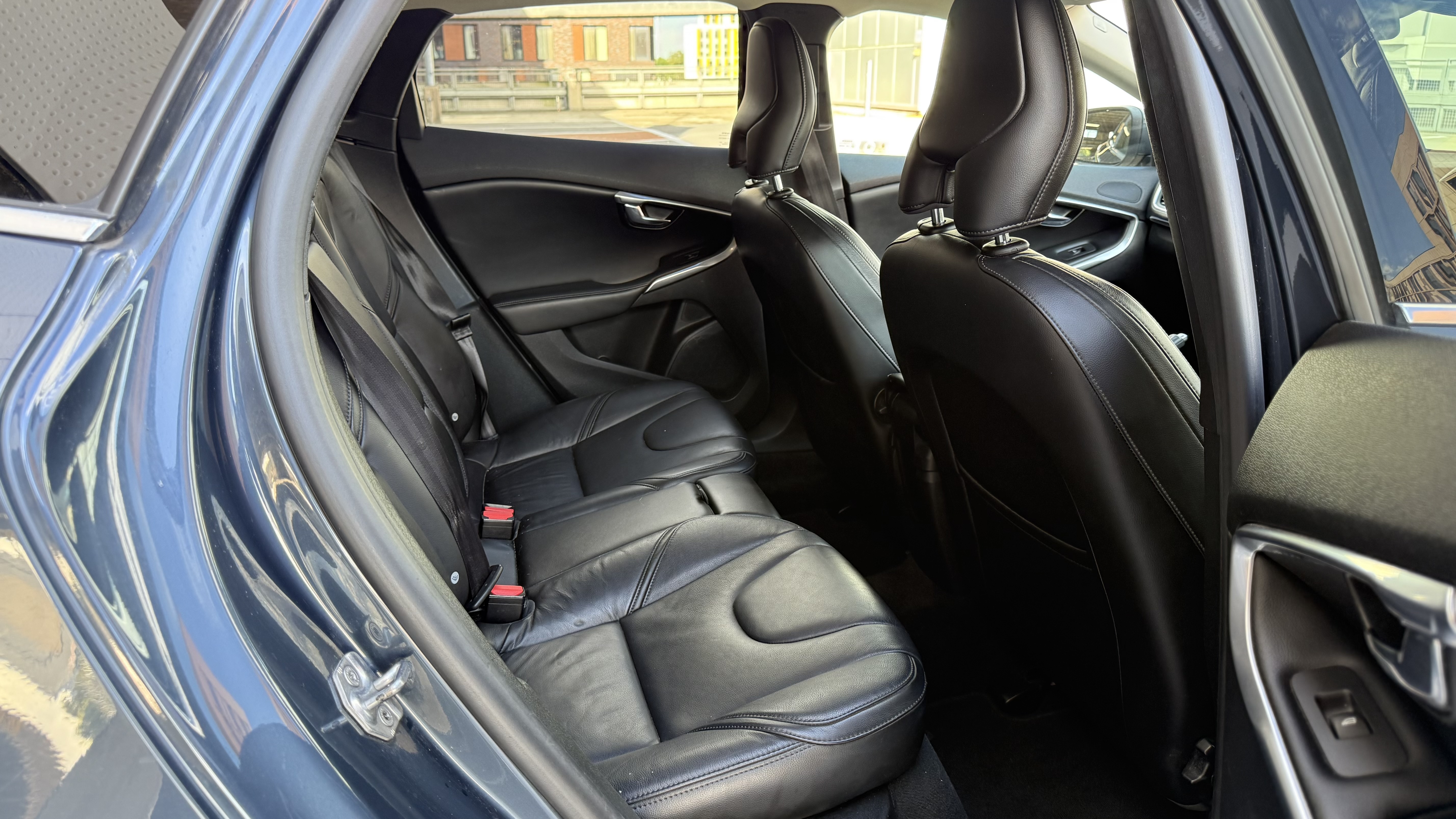 Volvo V40 (2018) image 11