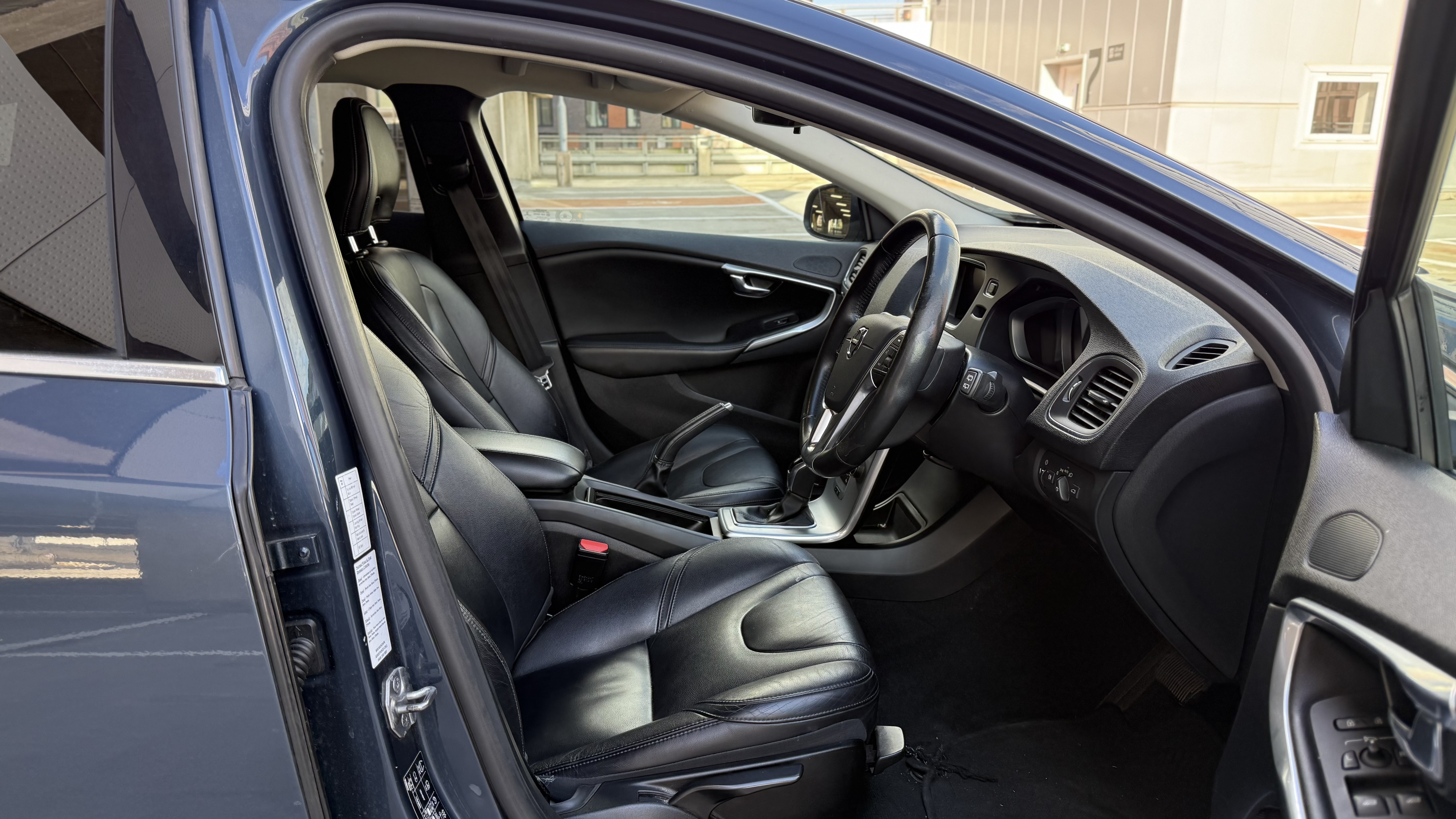 Volvo V40 (2018) image 10
