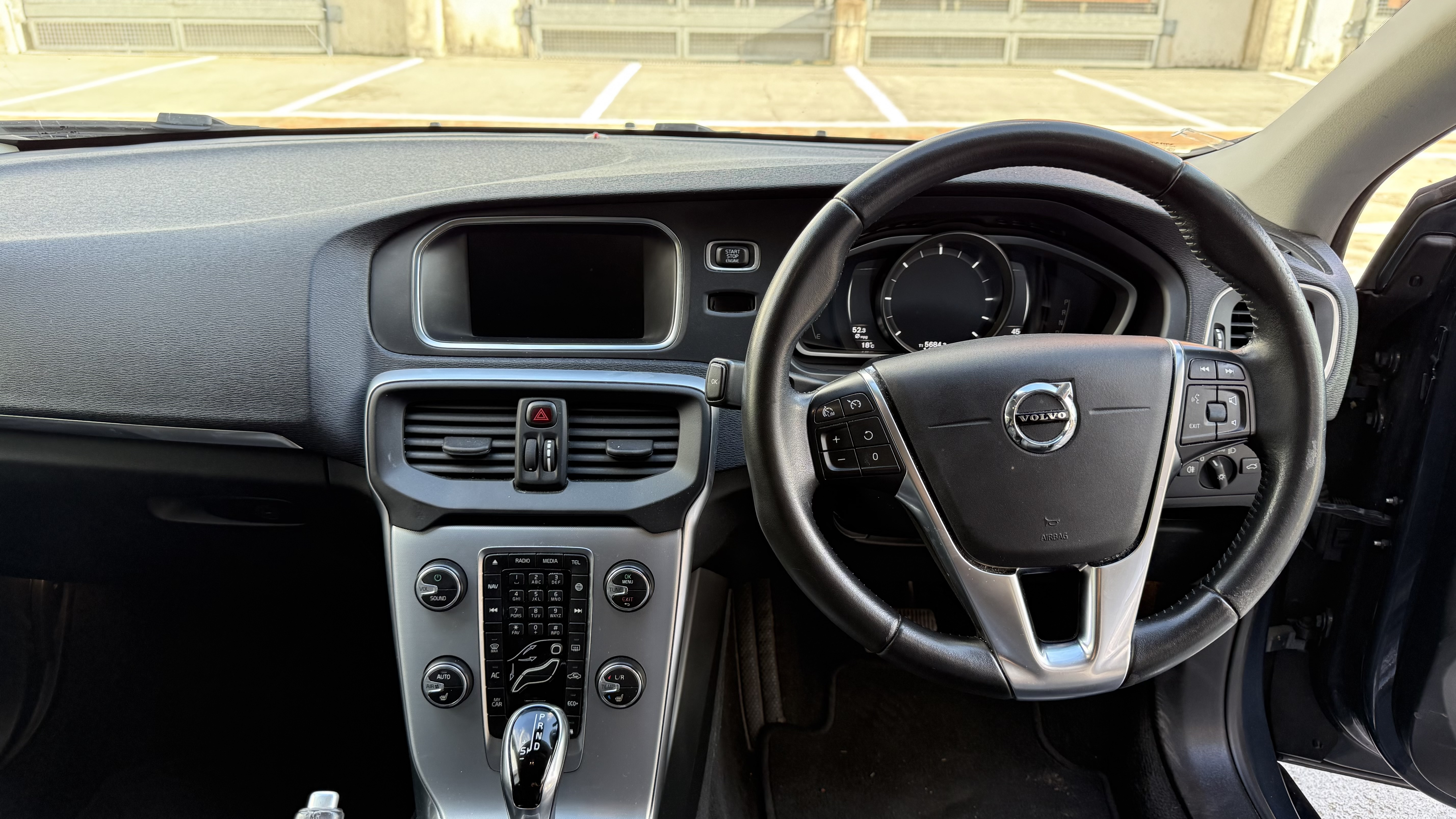 Volvo V40 (2018) image 14