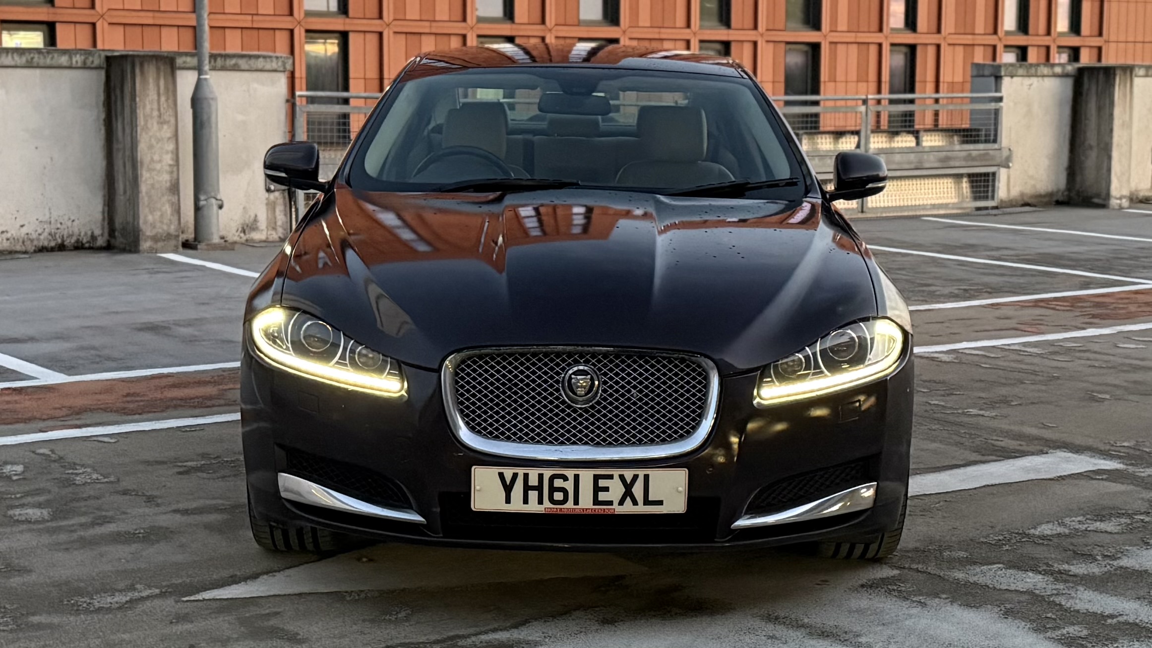 Jaguar XF (2011) image 6