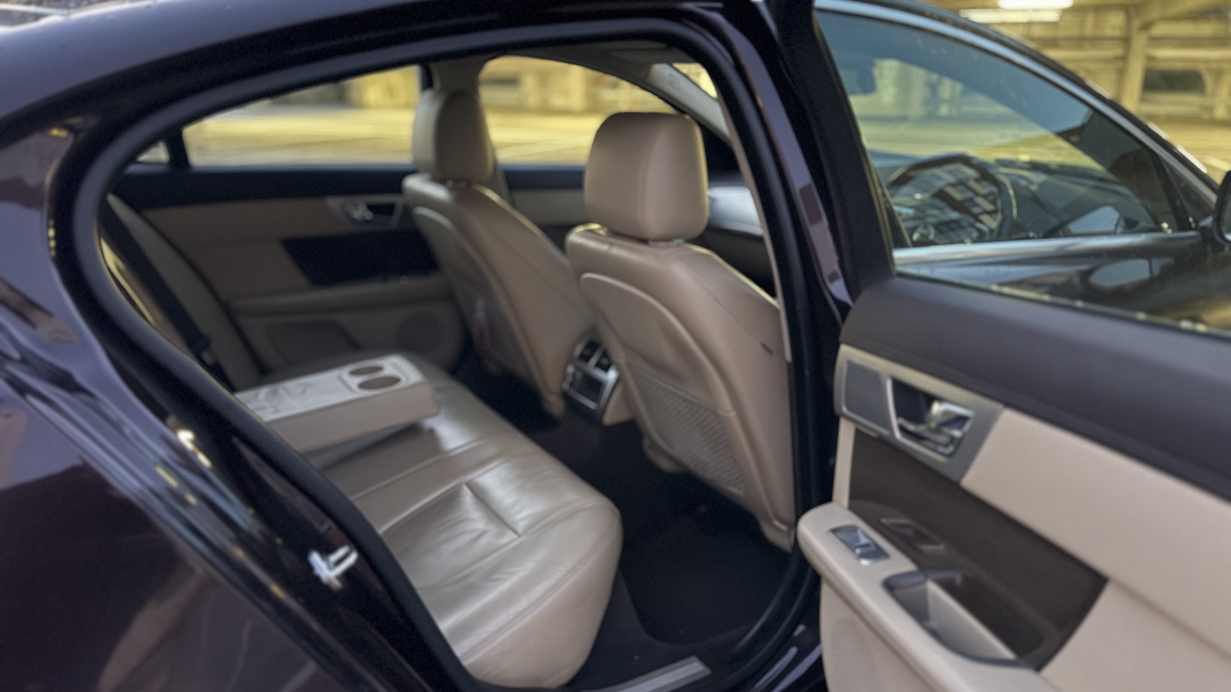 Jaguar XF (2011) image 8