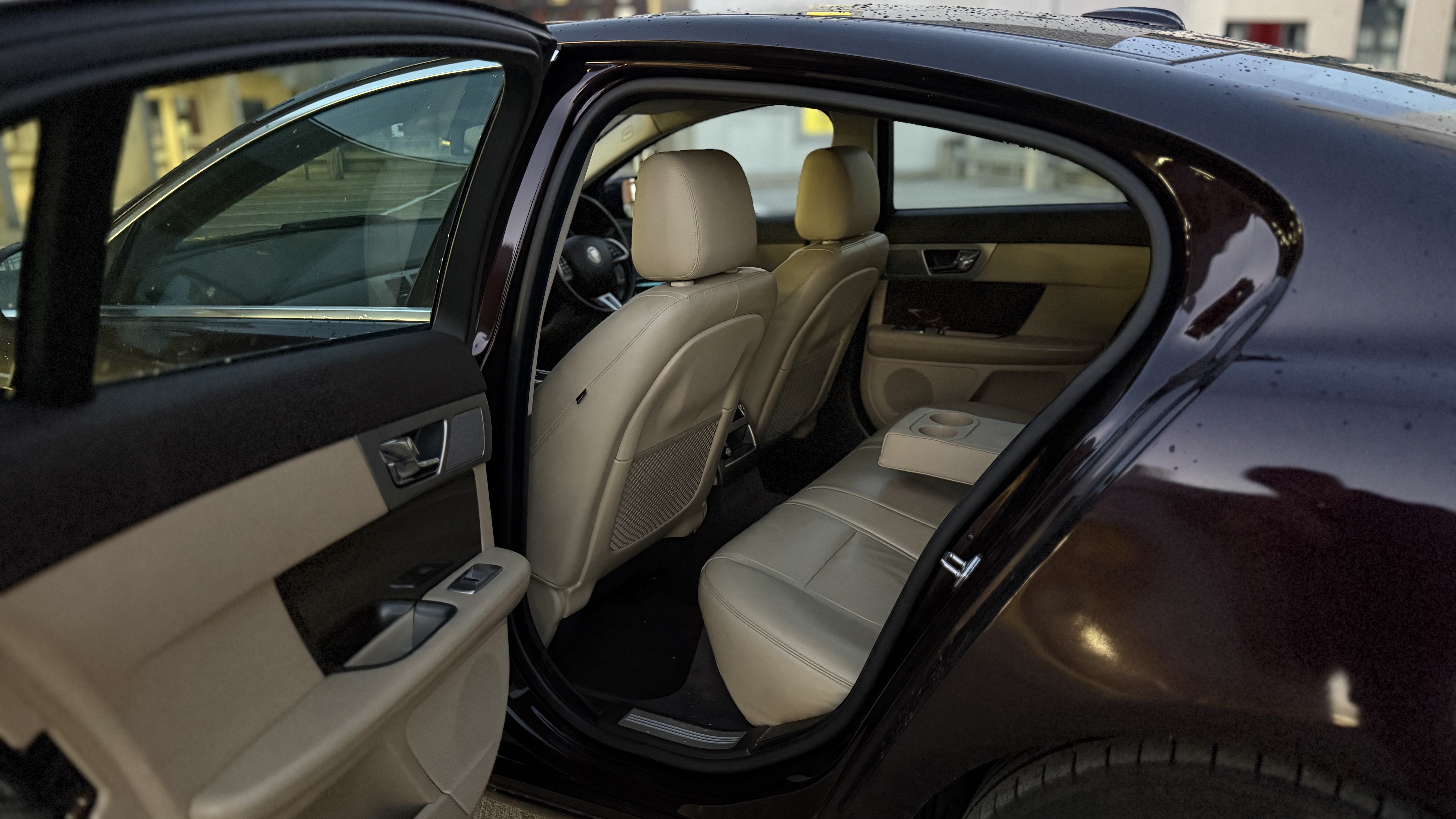 Jaguar XF (2011) image 9