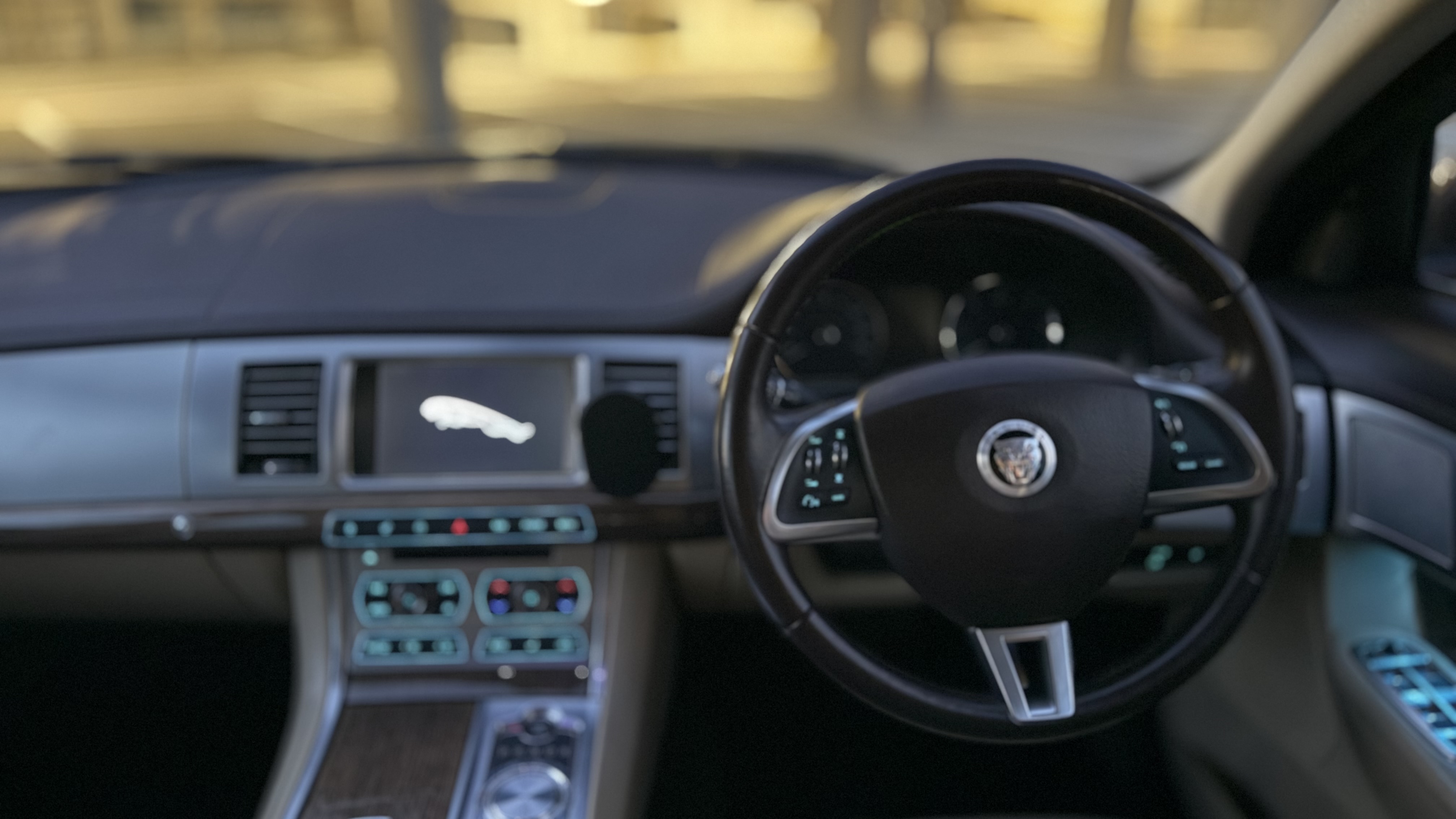 Jaguar XF (2011) image 11