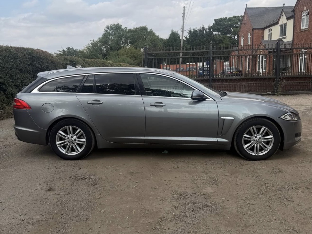 Jaguar XF 3.0d V6 Luxury Sportbrake Auto Euro 5 (s/s) 5dr (2013)
