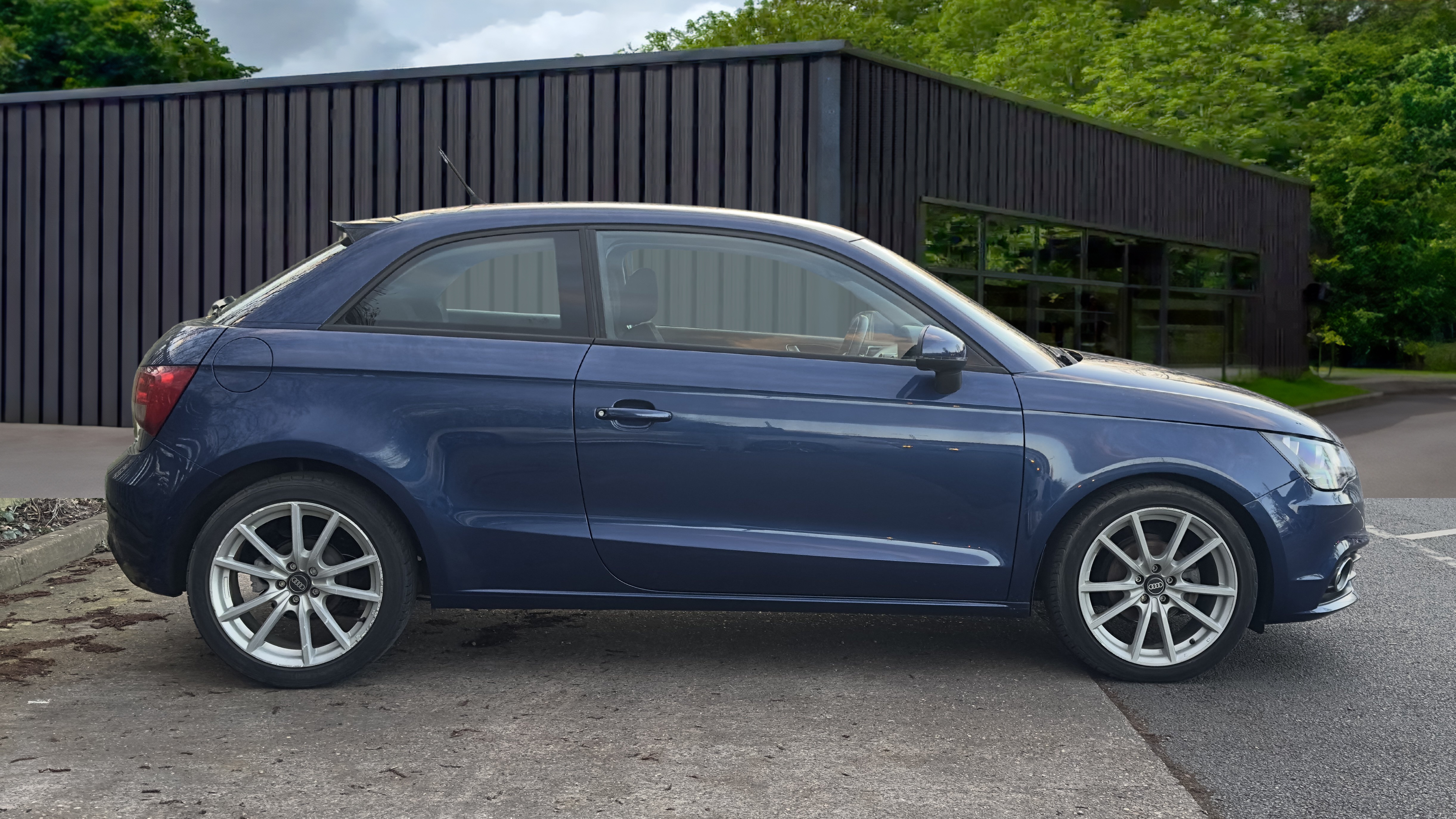 Audi A1 (2011) image 2