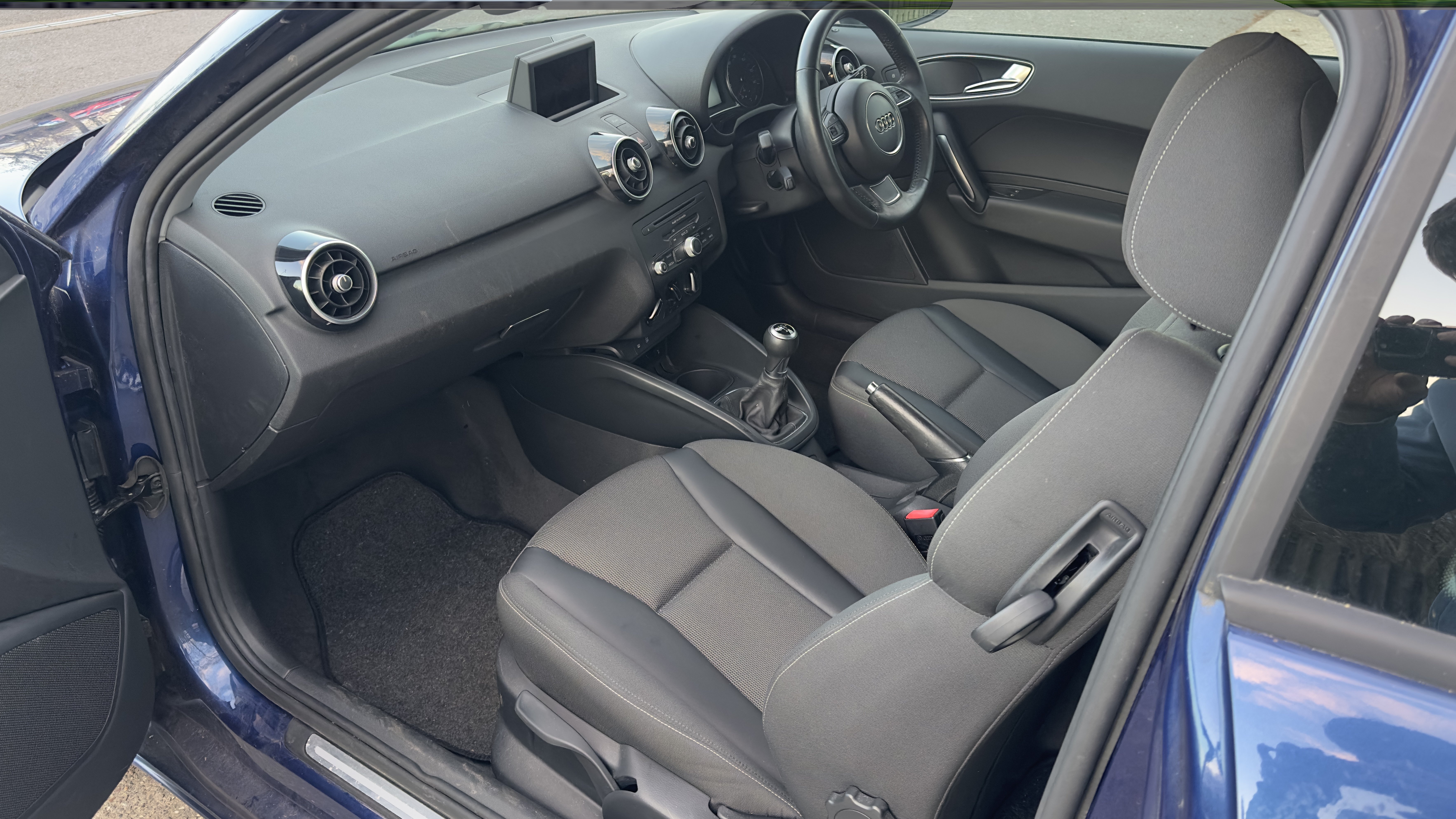 Audi A1 (2011) image 13