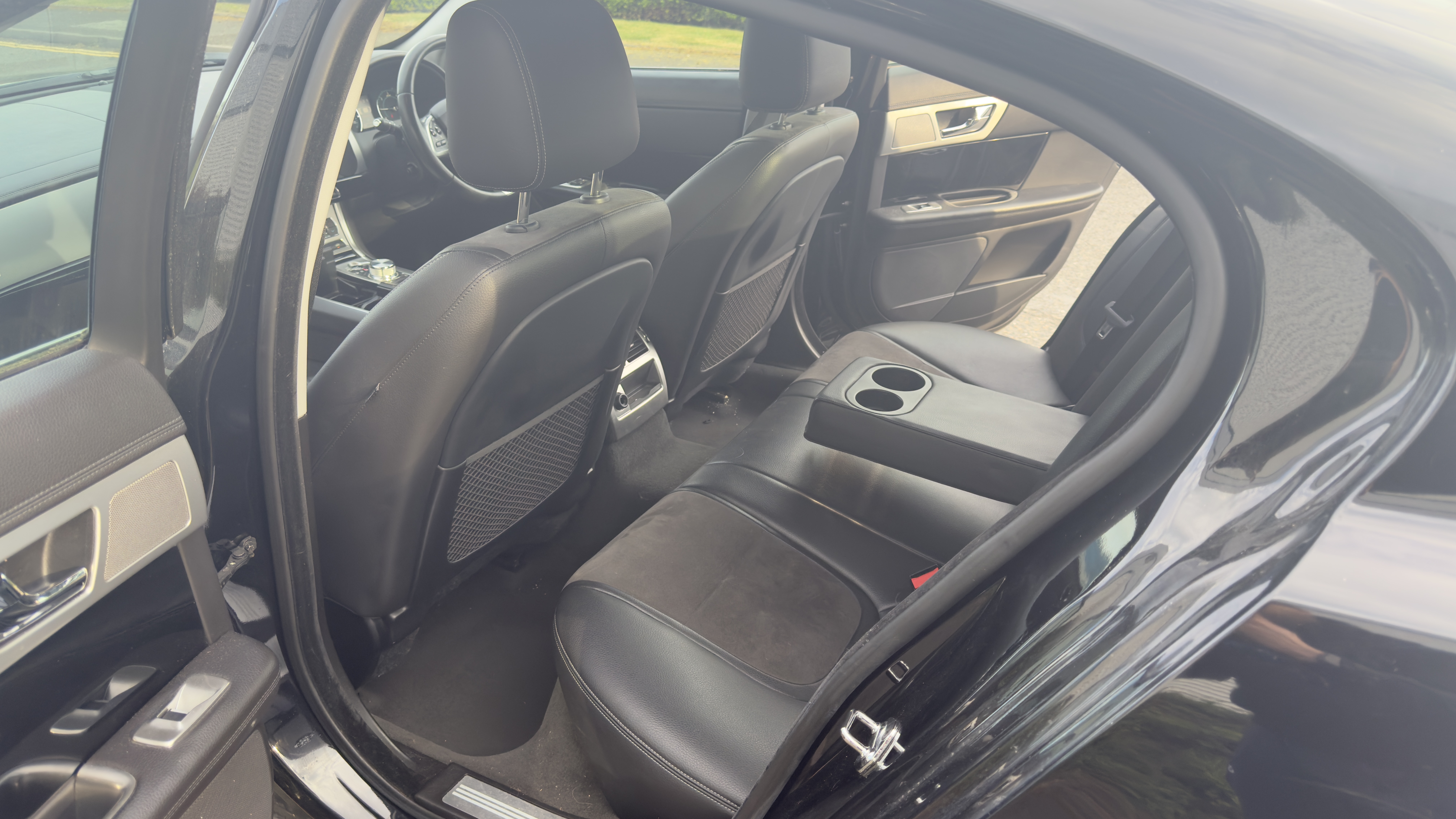 Jaguar XF (2013) image 12