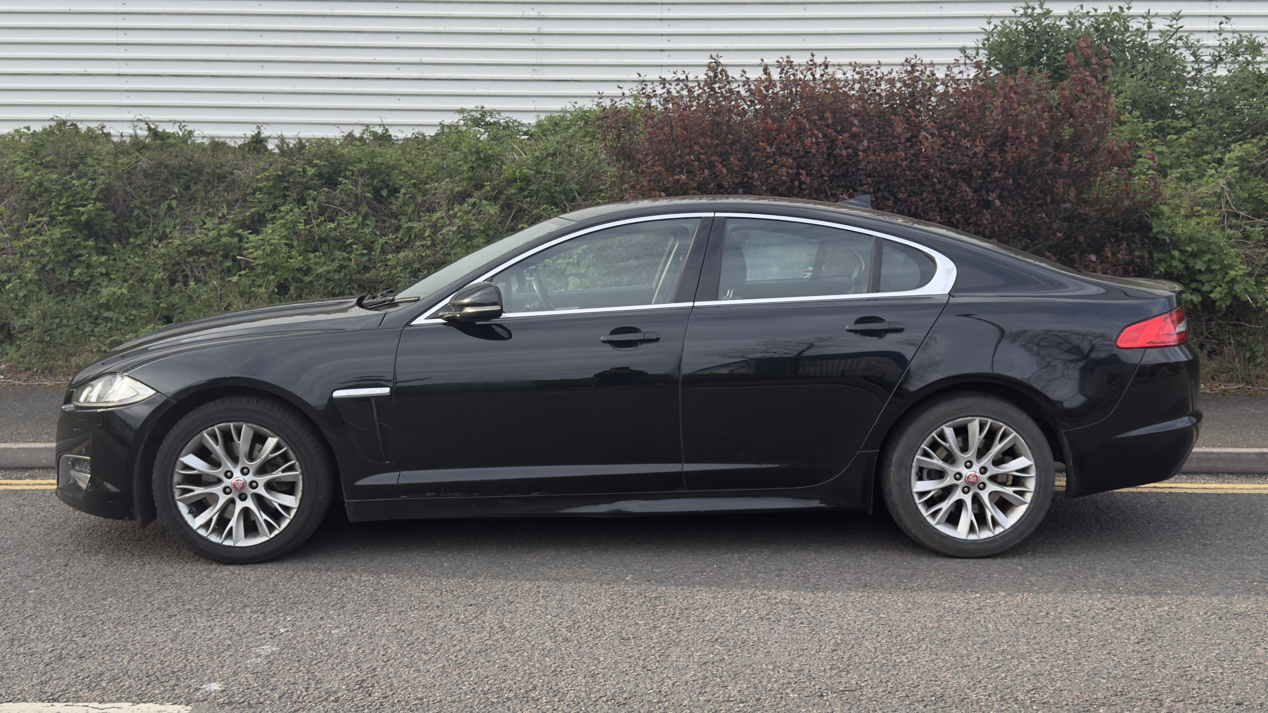 Jaguar XF (2013) image 7