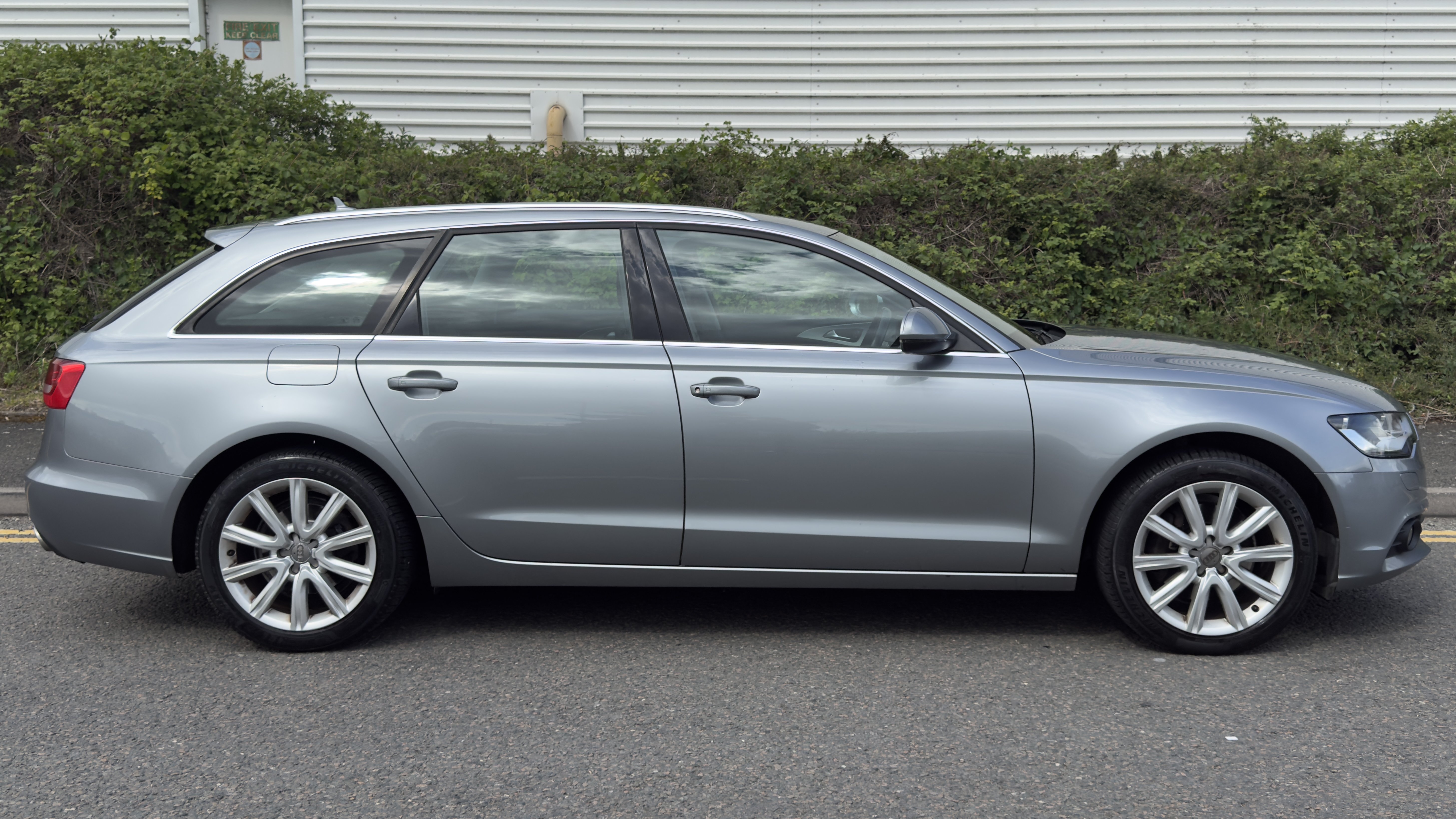 Audi A6 (2012) image 2