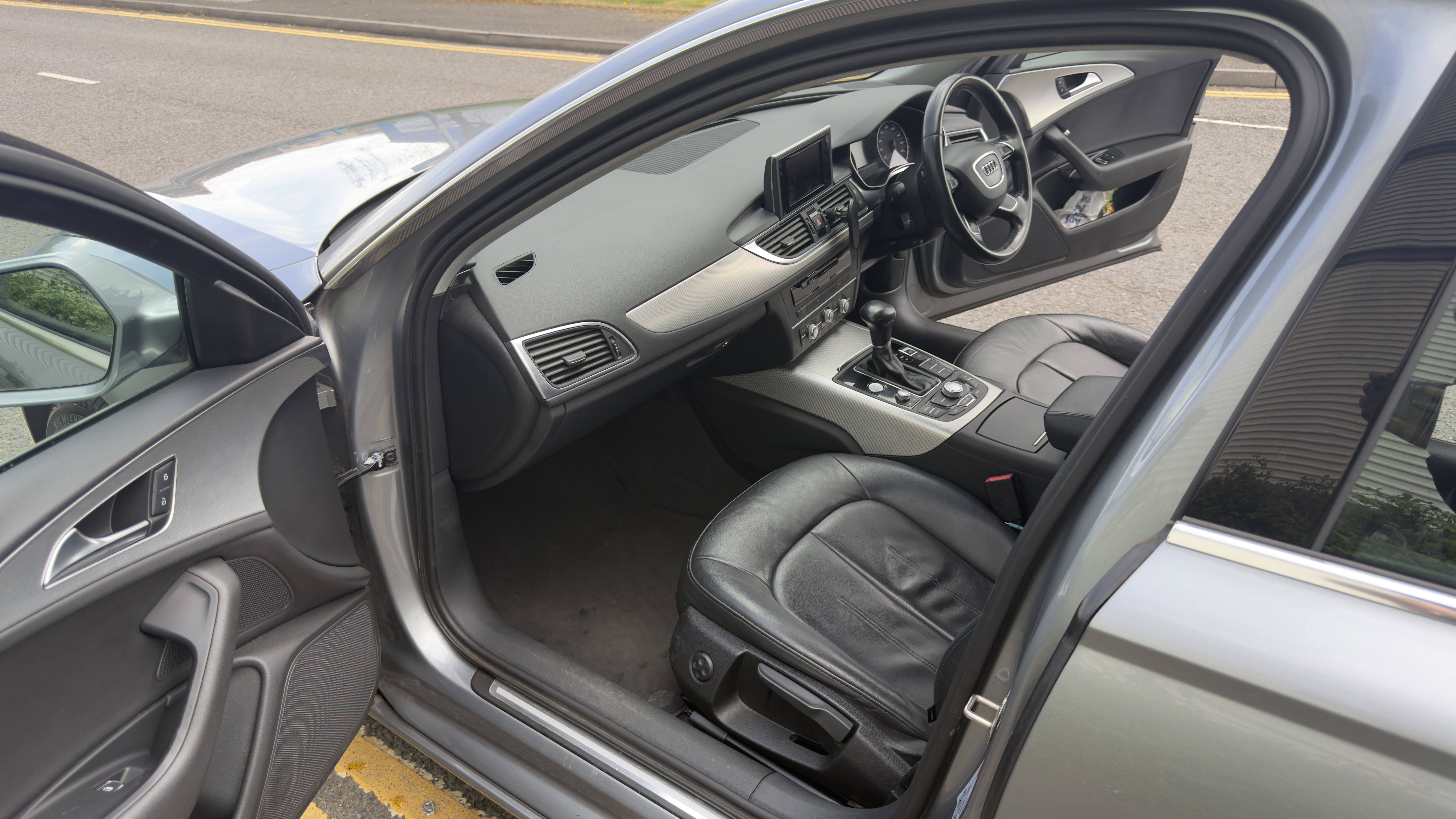 Audi A6 (2012) image 19