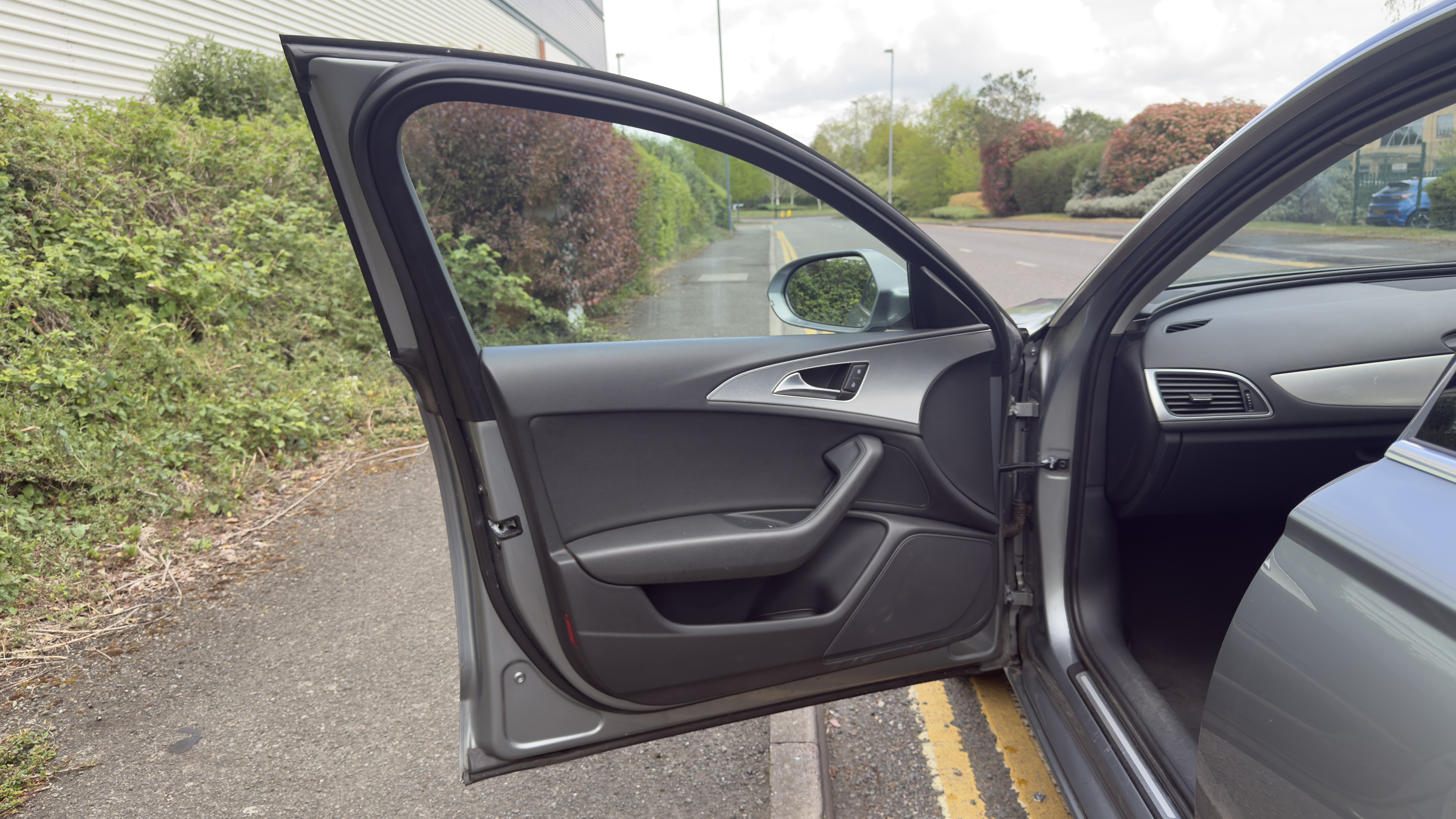 Audi A6 (2012) image 18