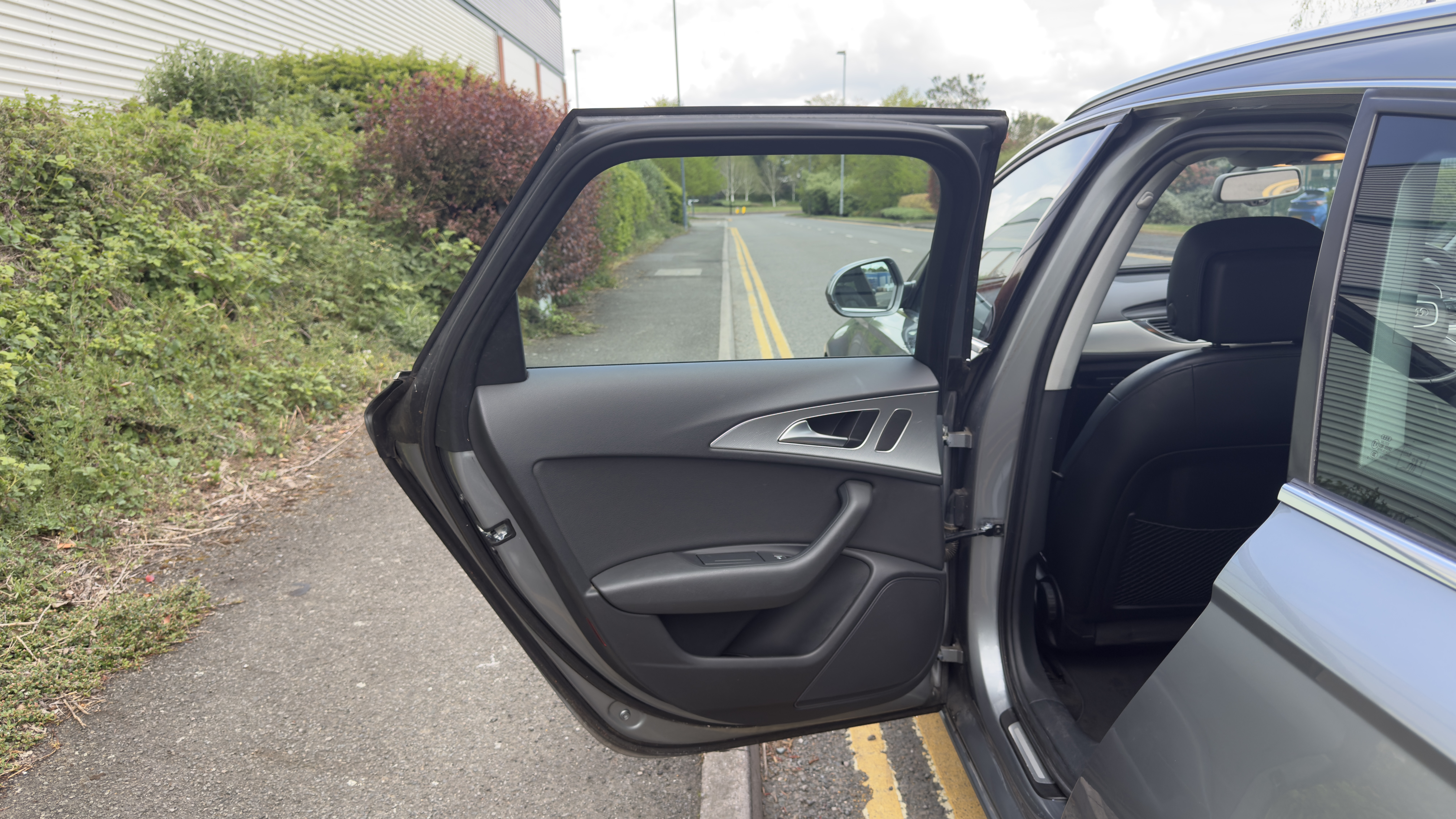 Audi A6 (2012) image 16