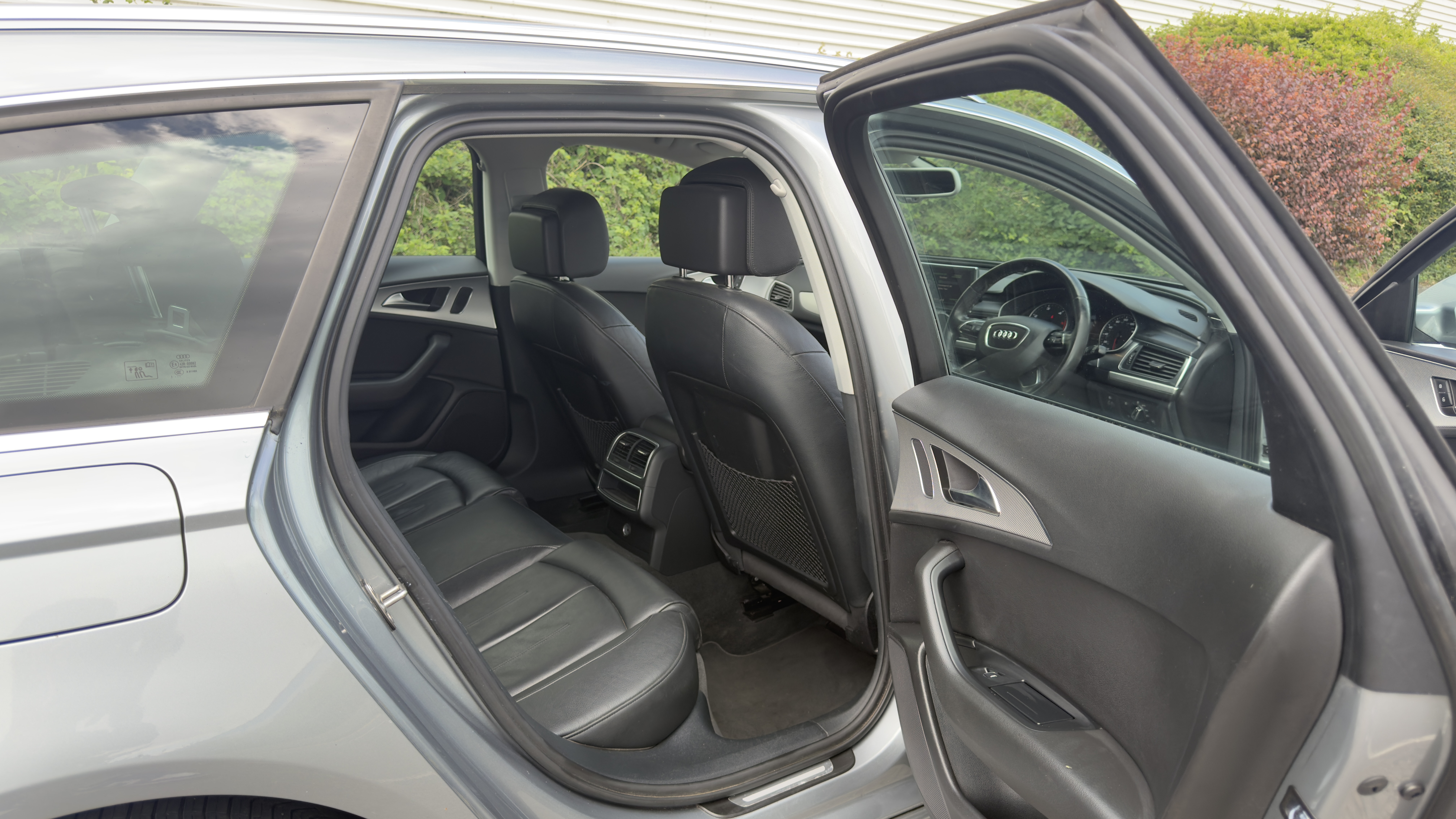 Audi A6 (2012) image 15