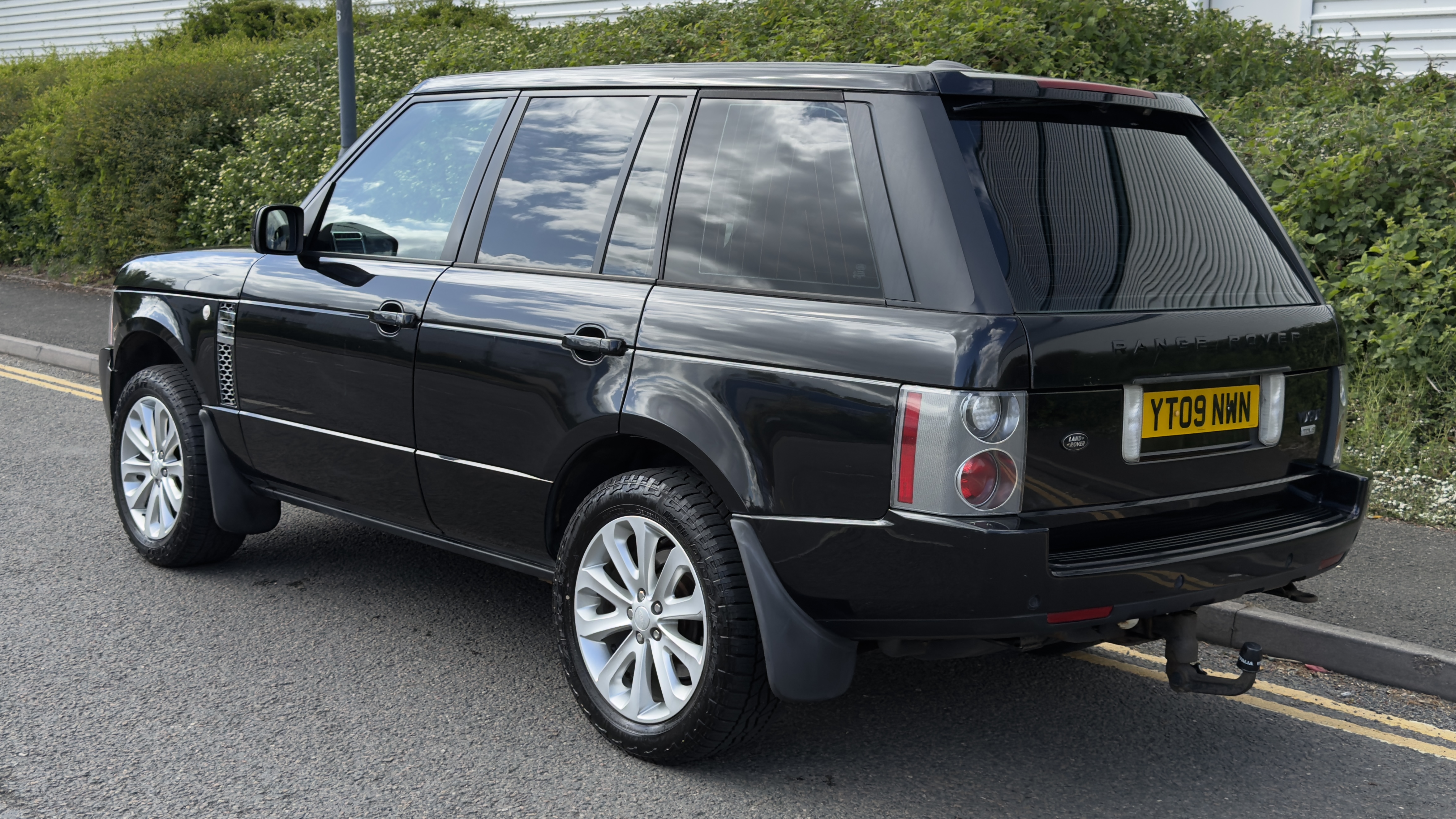 Land Rover Range Rover Vogue (2009) image 7