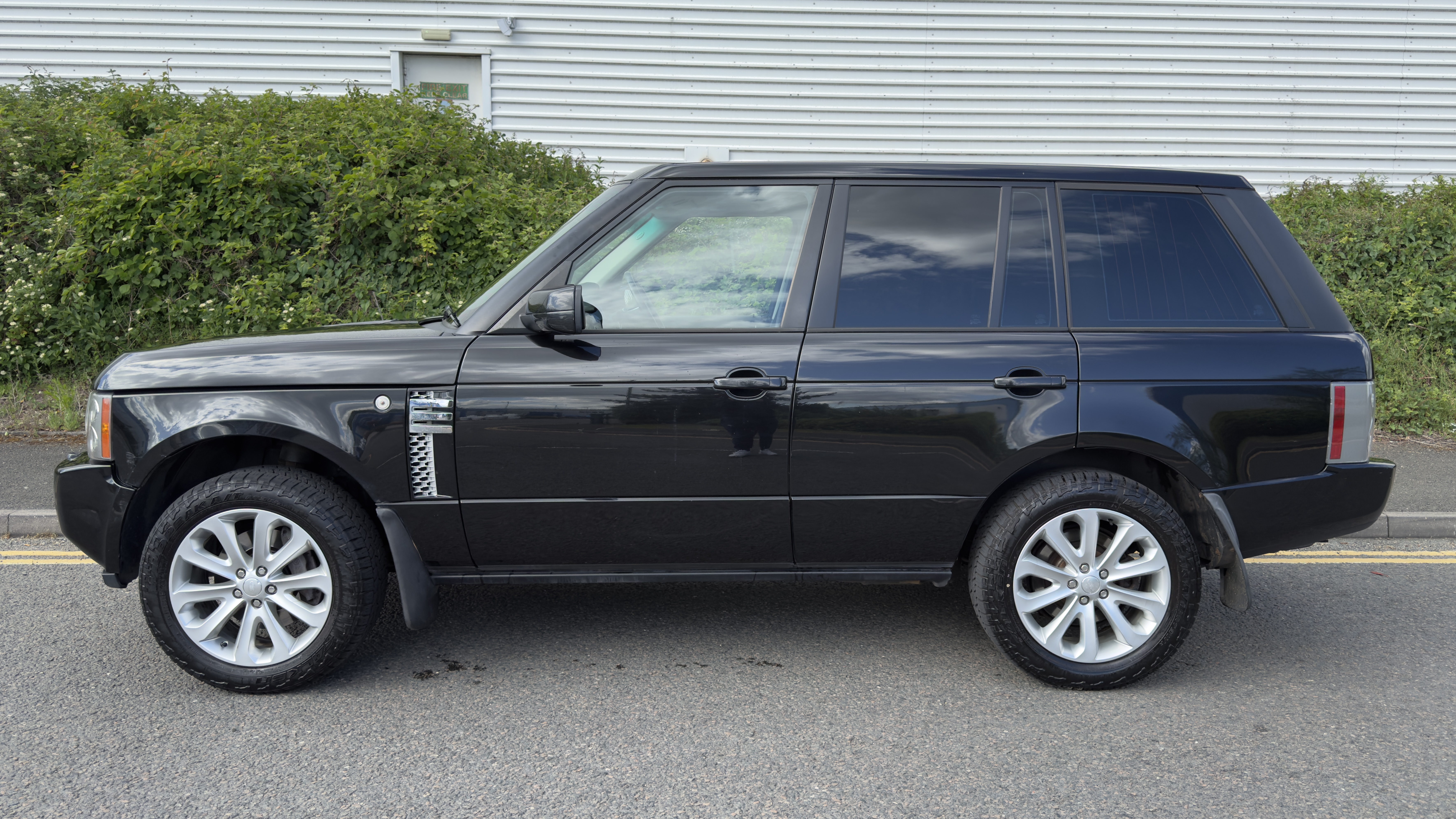 Land Rover Range Rover Vogue (2009) image 8