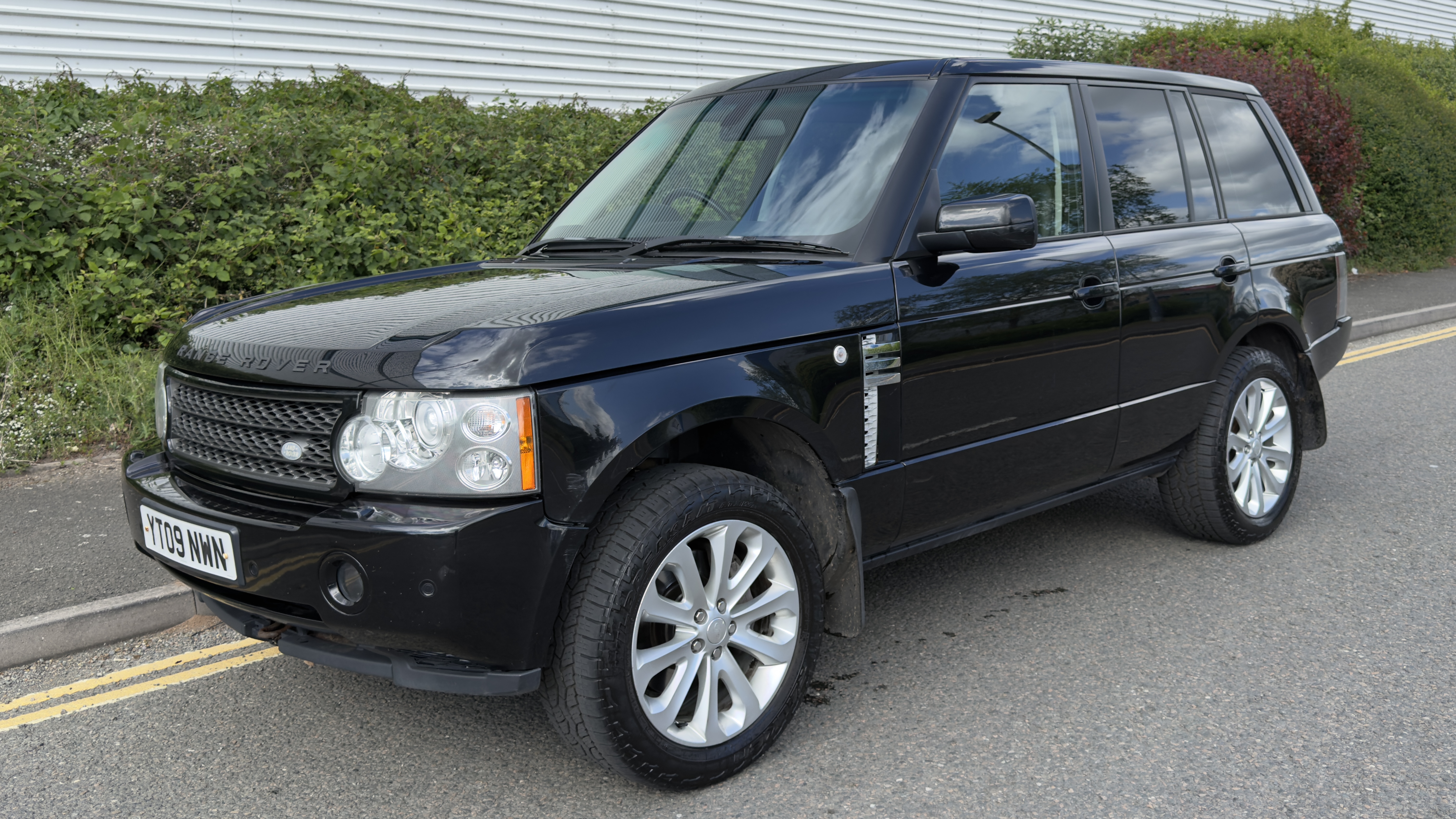 Land Rover Range Rover Vogue (2009) image 9
