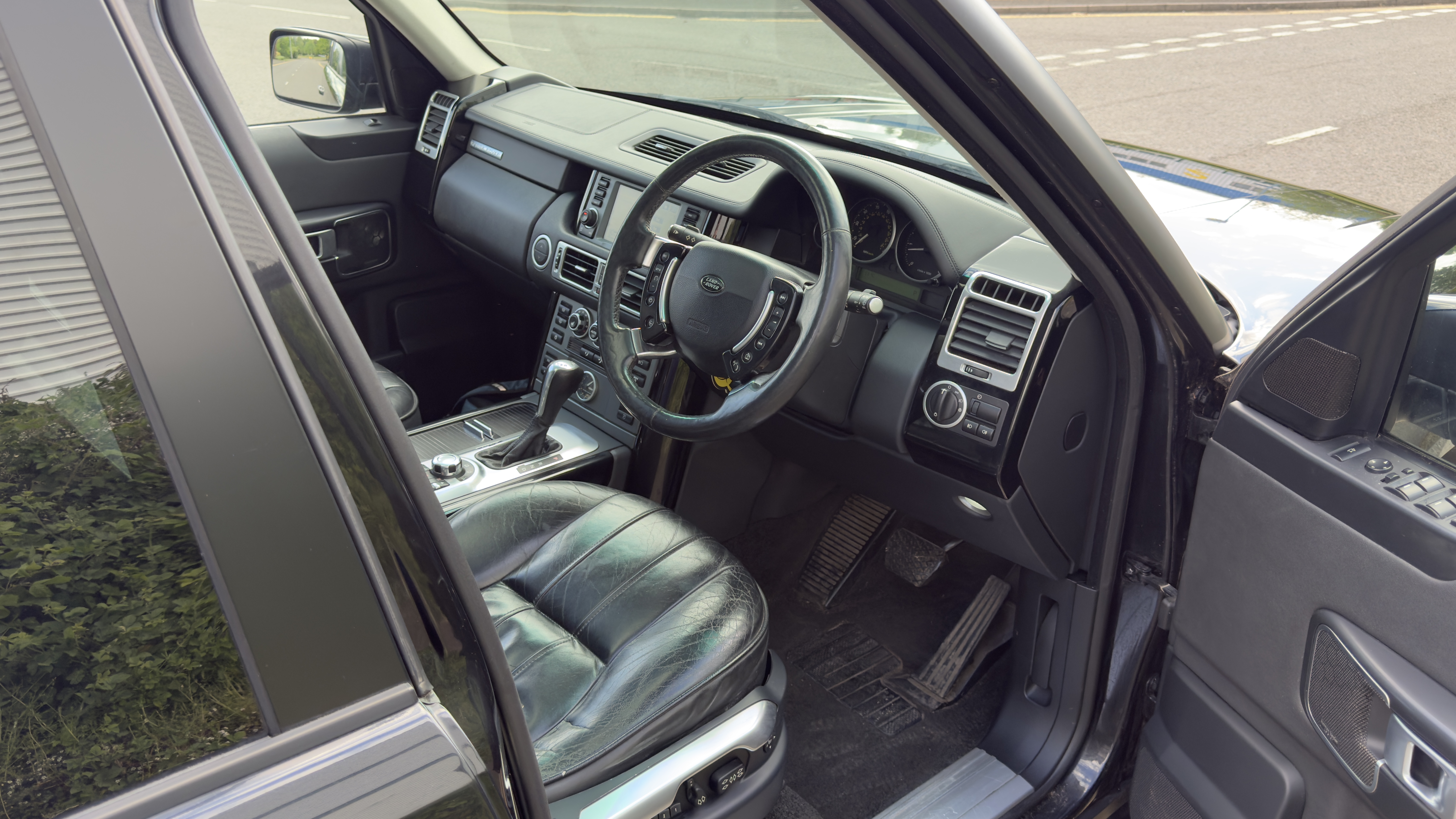 Land Rover Range Rover Vogue (2009) image 12