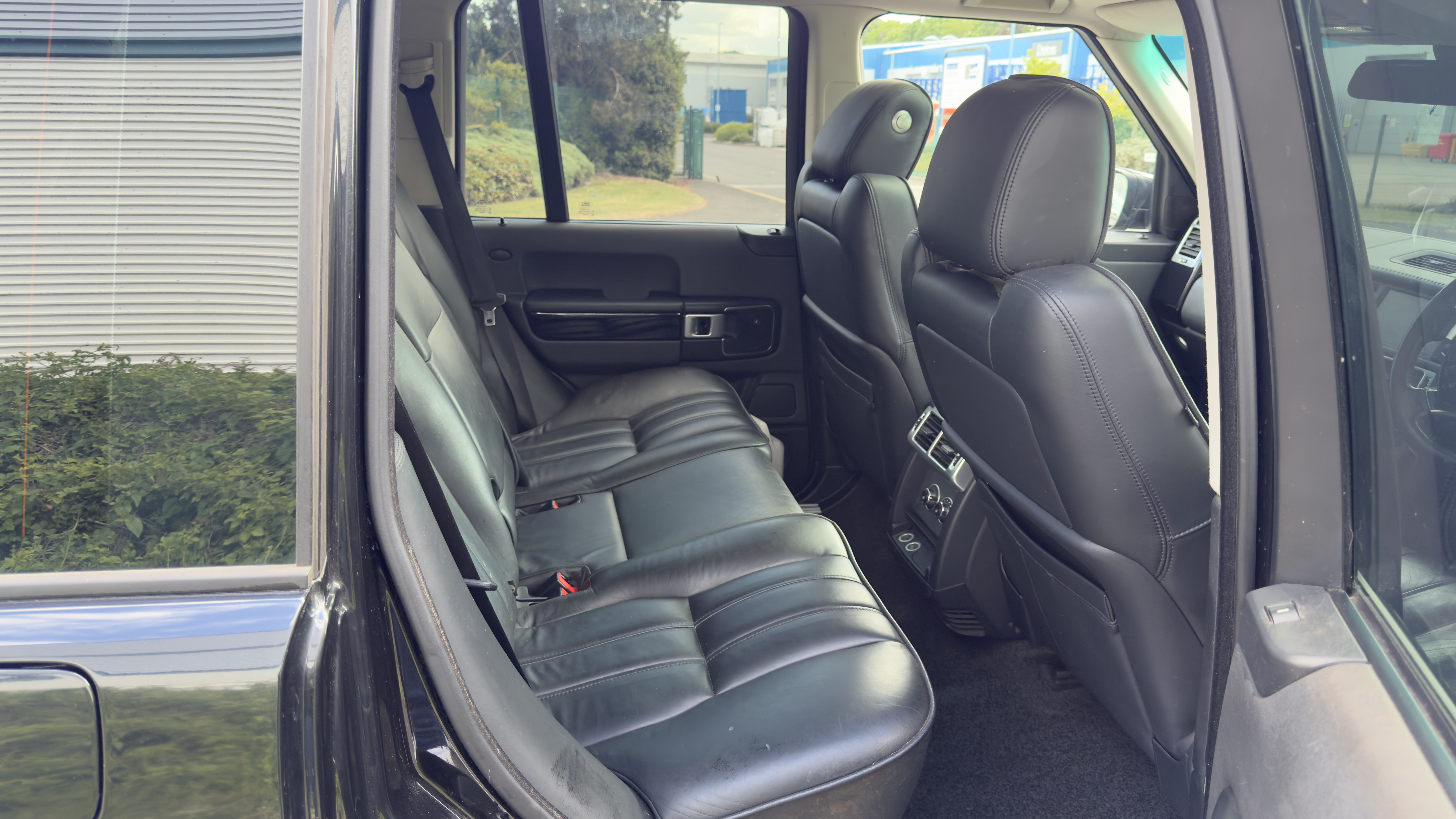 Land Rover Range Rover Vogue (2009) image 13