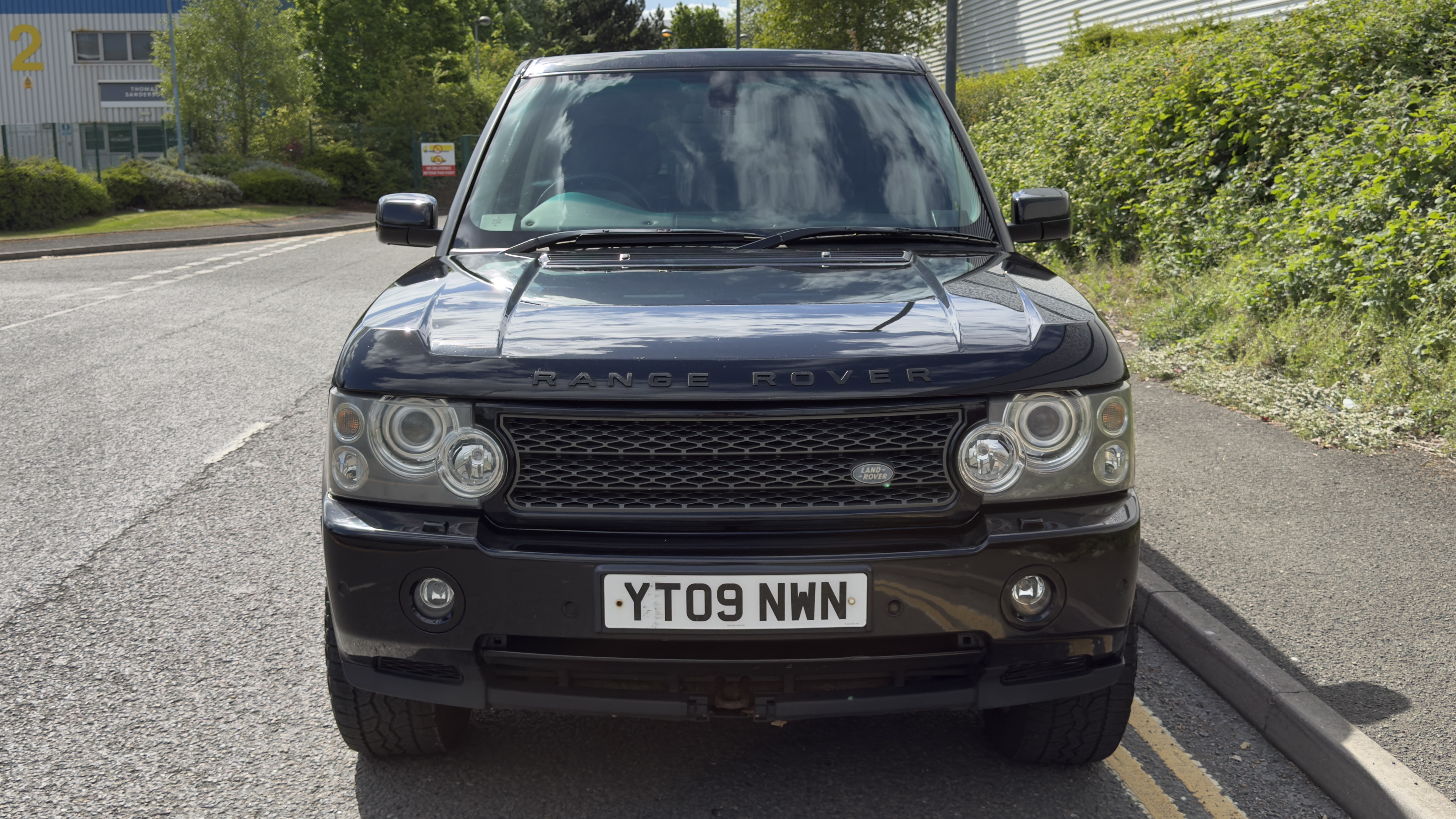 Land Rover Range Rover Vogue (2009) image 10