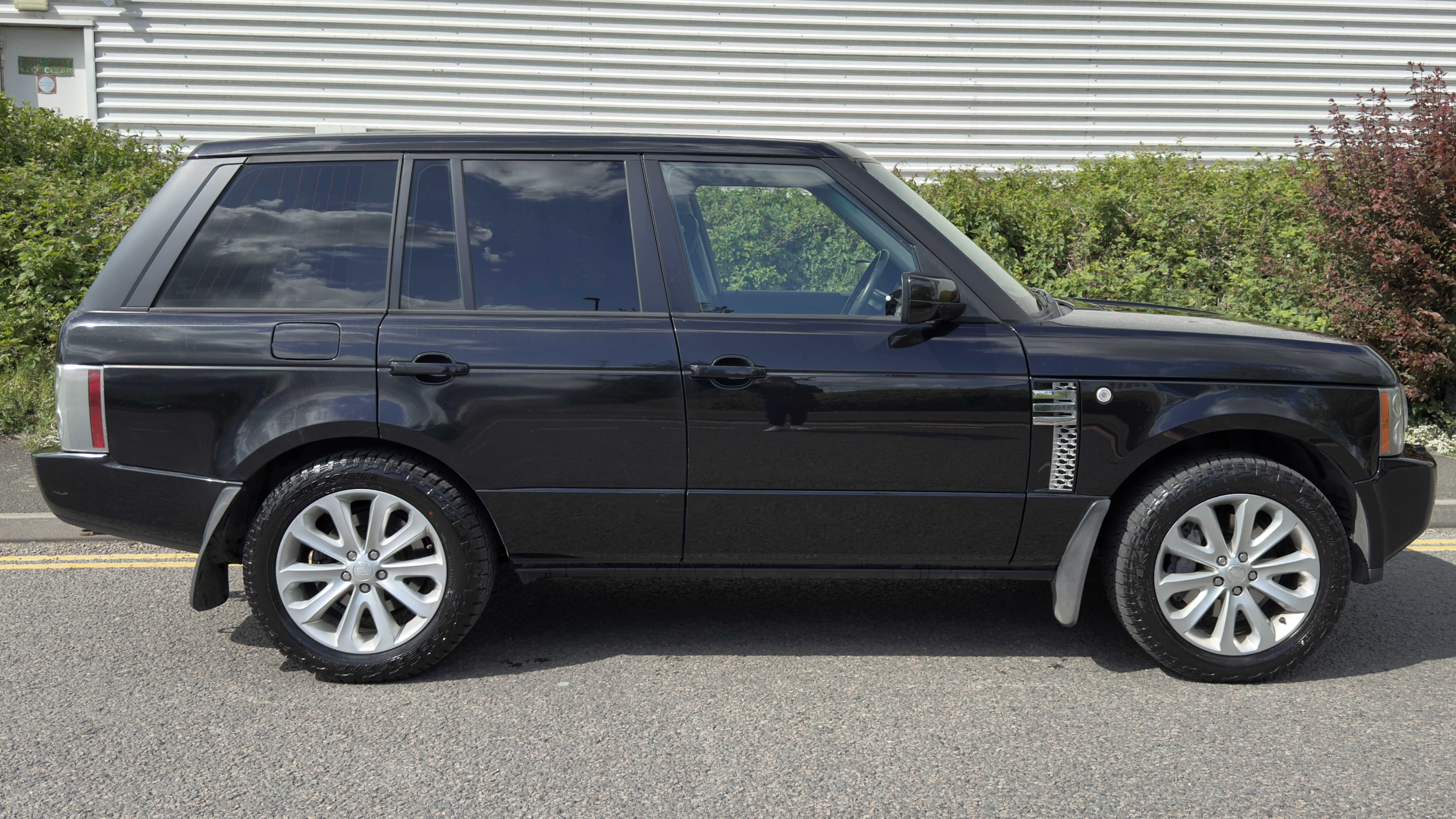 Land Rover Range Rover Vogue (2009) image 2