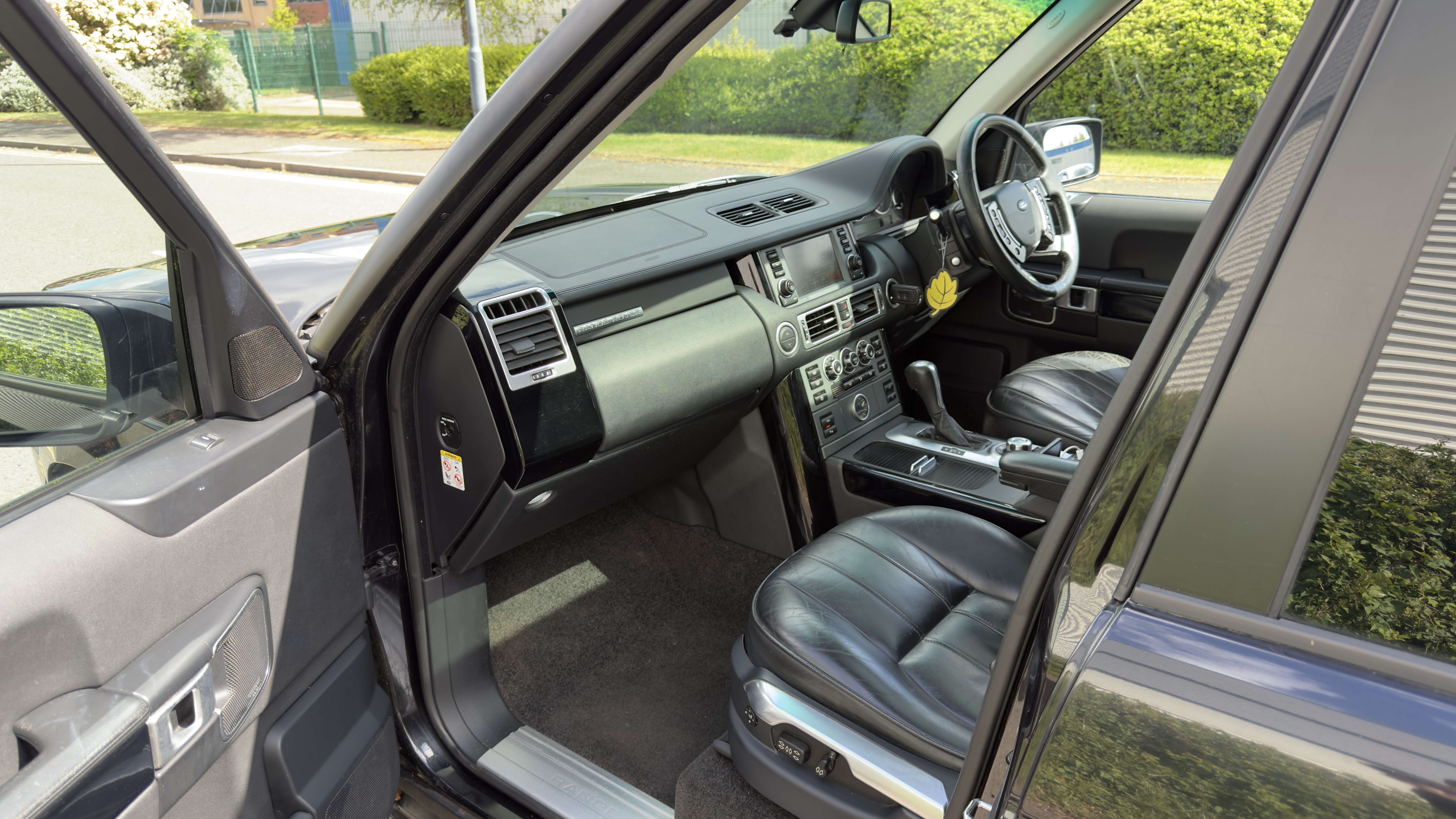 Land Rover Range Rover Vogue (2009) image 15