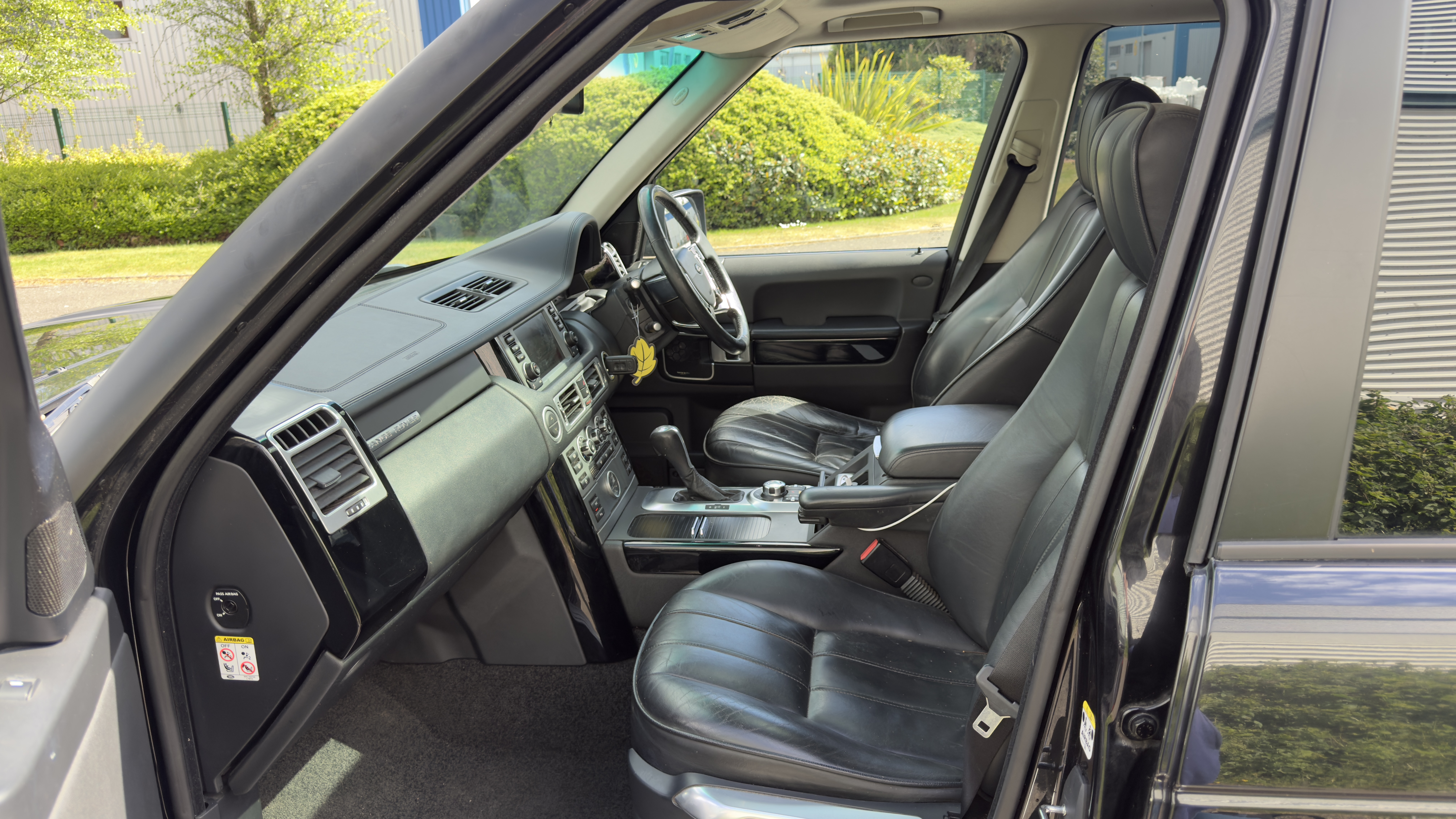 Land Rover Range Rover Vogue (2009) image 16