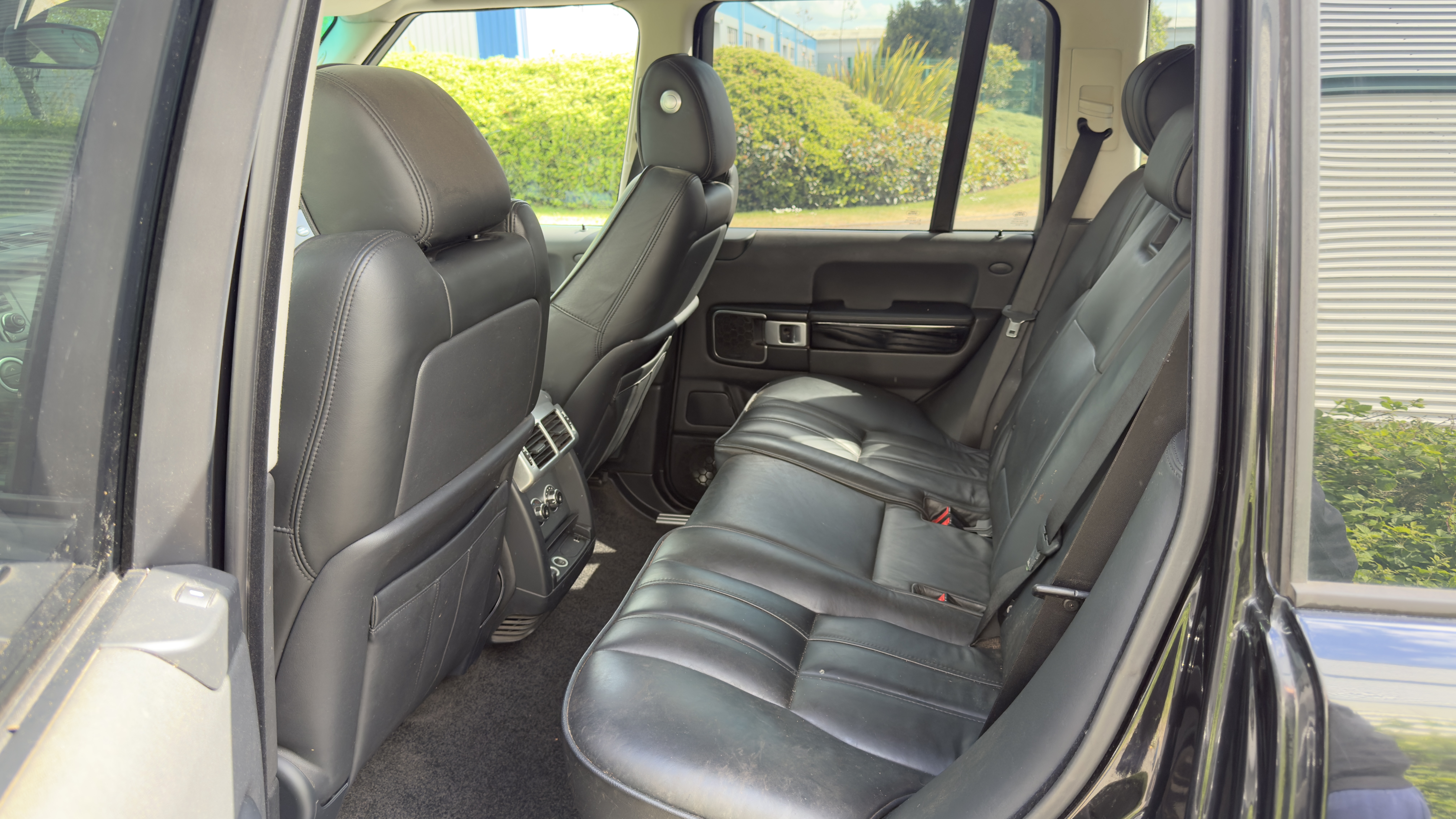 Land Rover Range Rover Vogue (2009) image 14