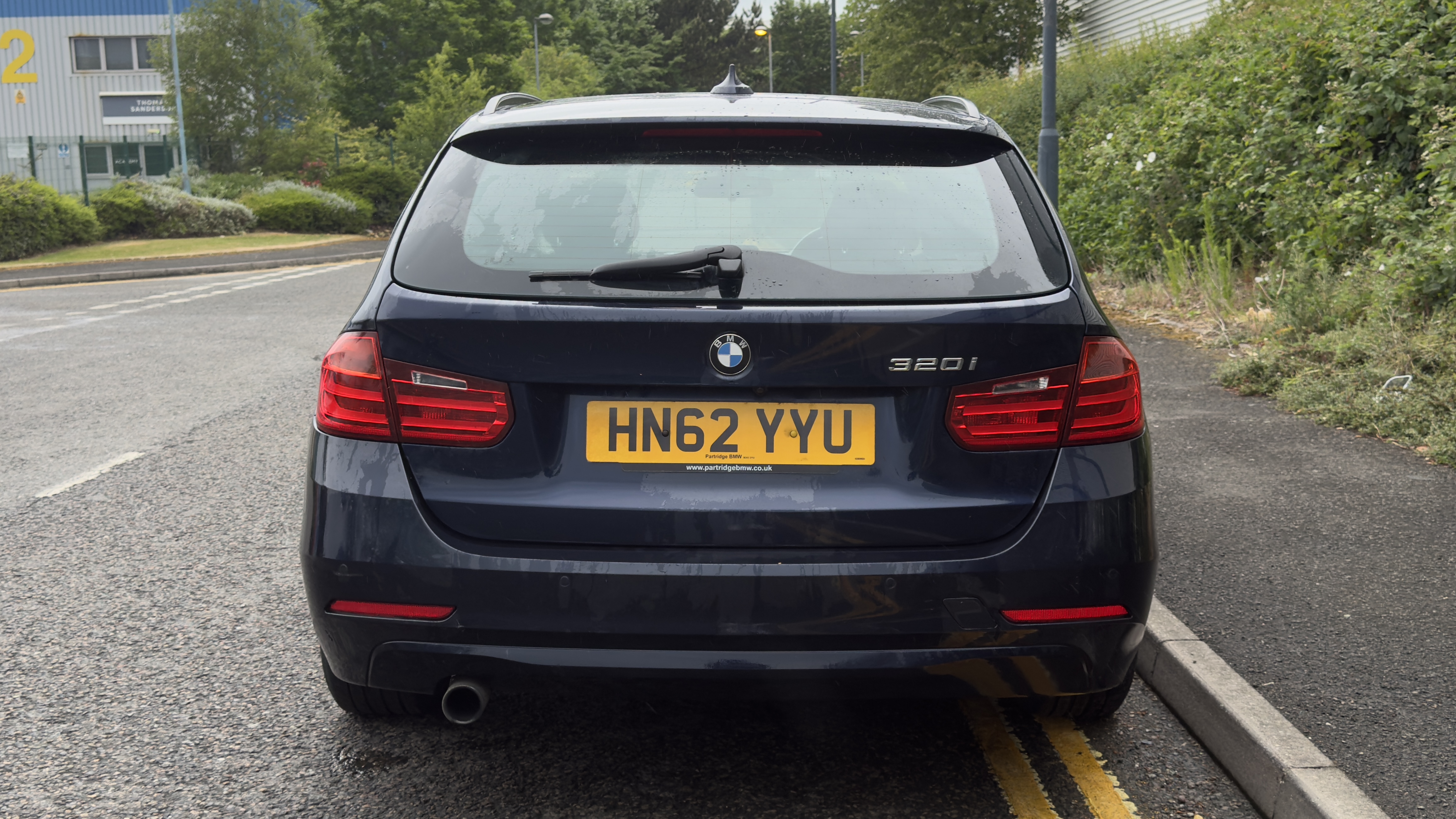 BMW 320i (2012) image 4