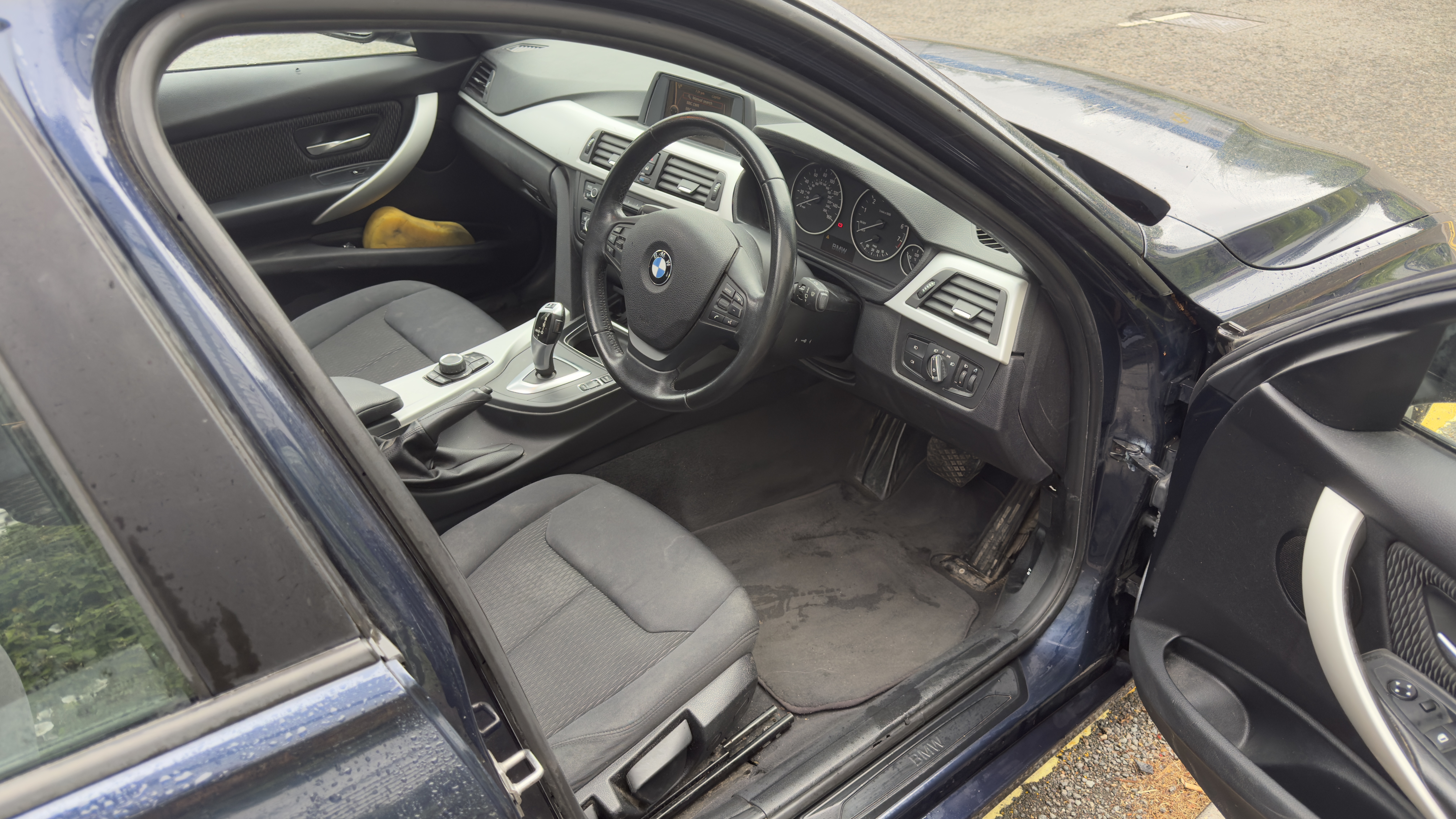 BMW 320i (2012) image 12