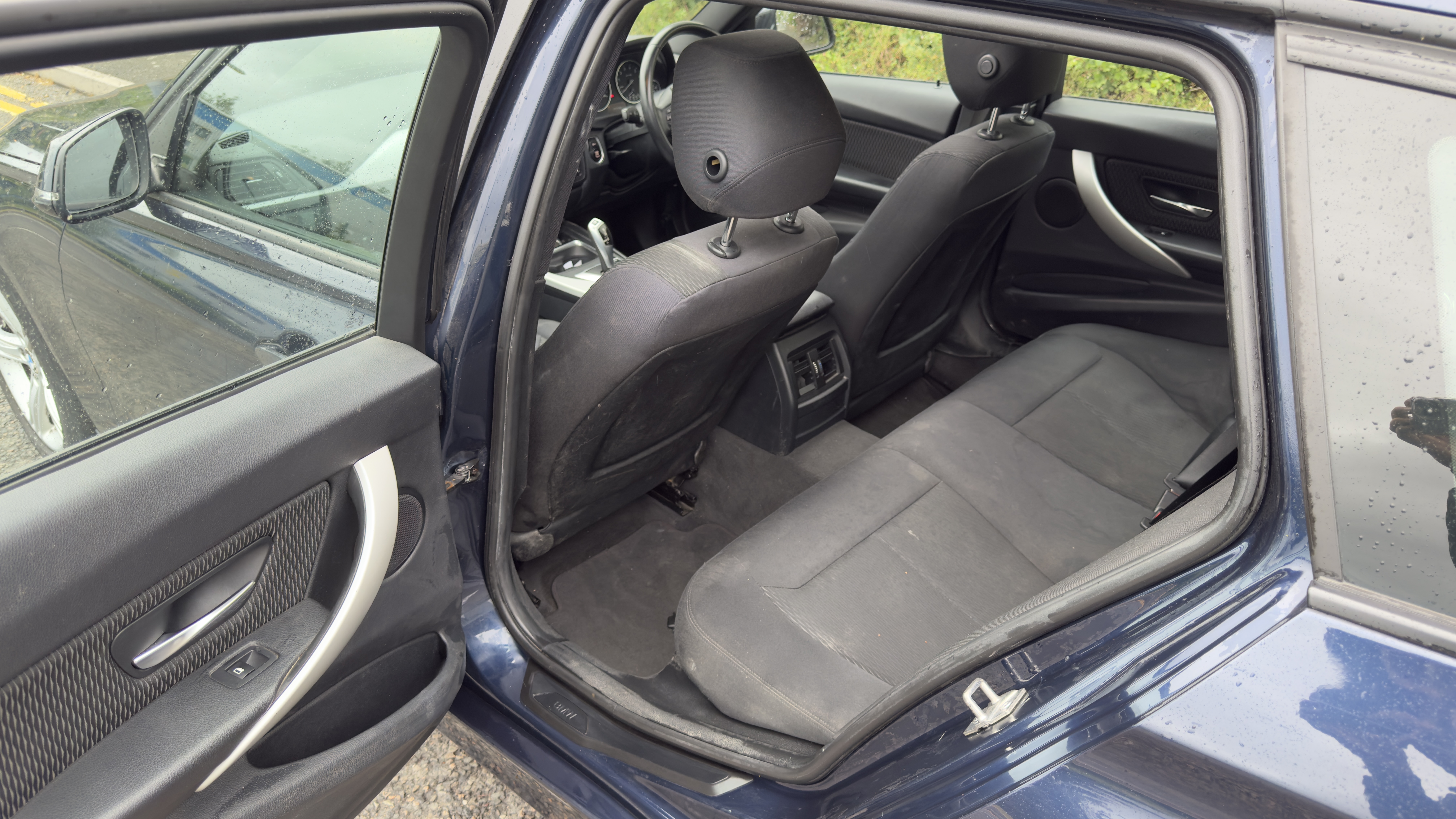 BMW 320i (2012) image 16