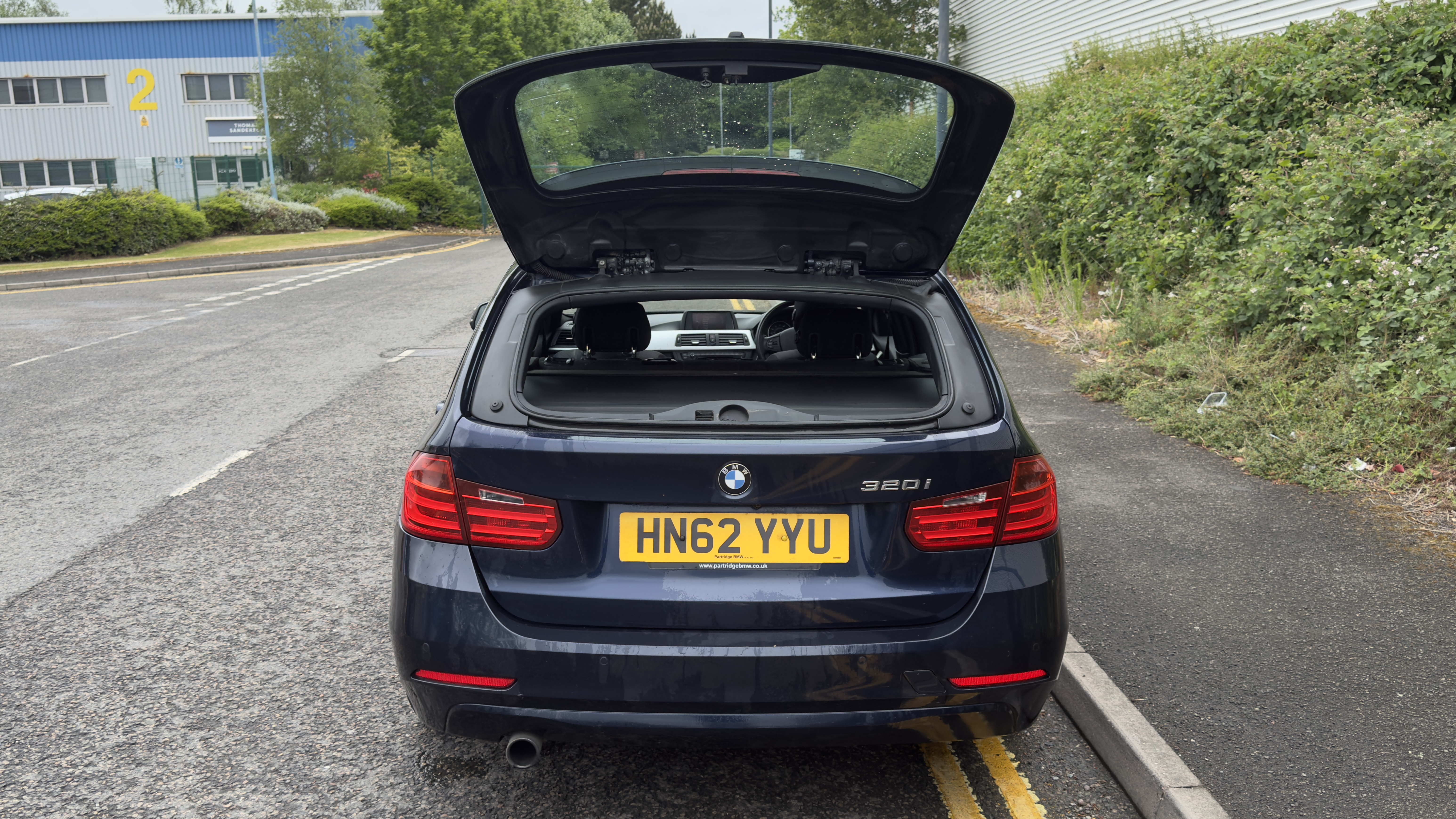 BMW 320i (2012) image 5