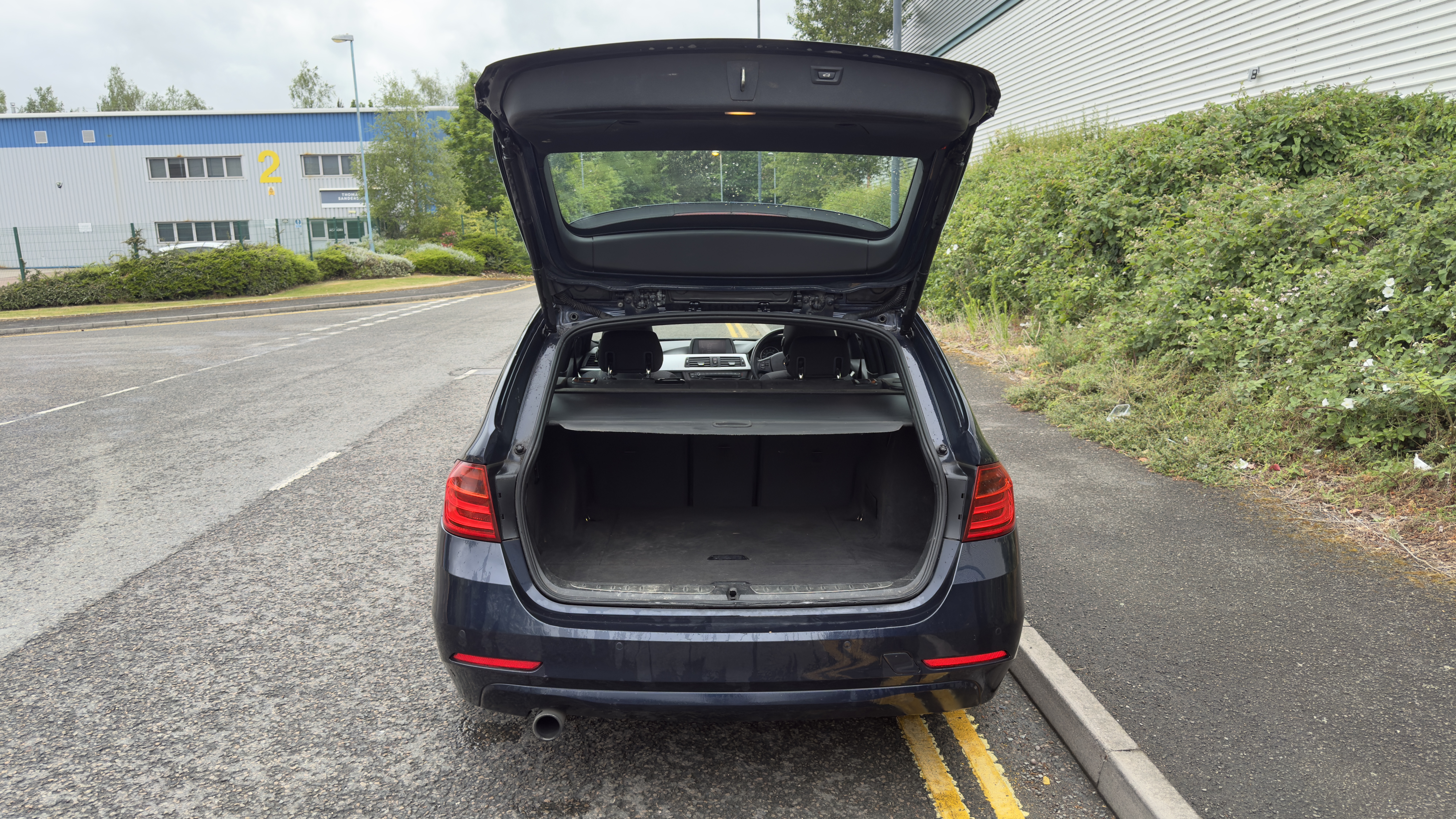 BMW 320i (2012) image 6