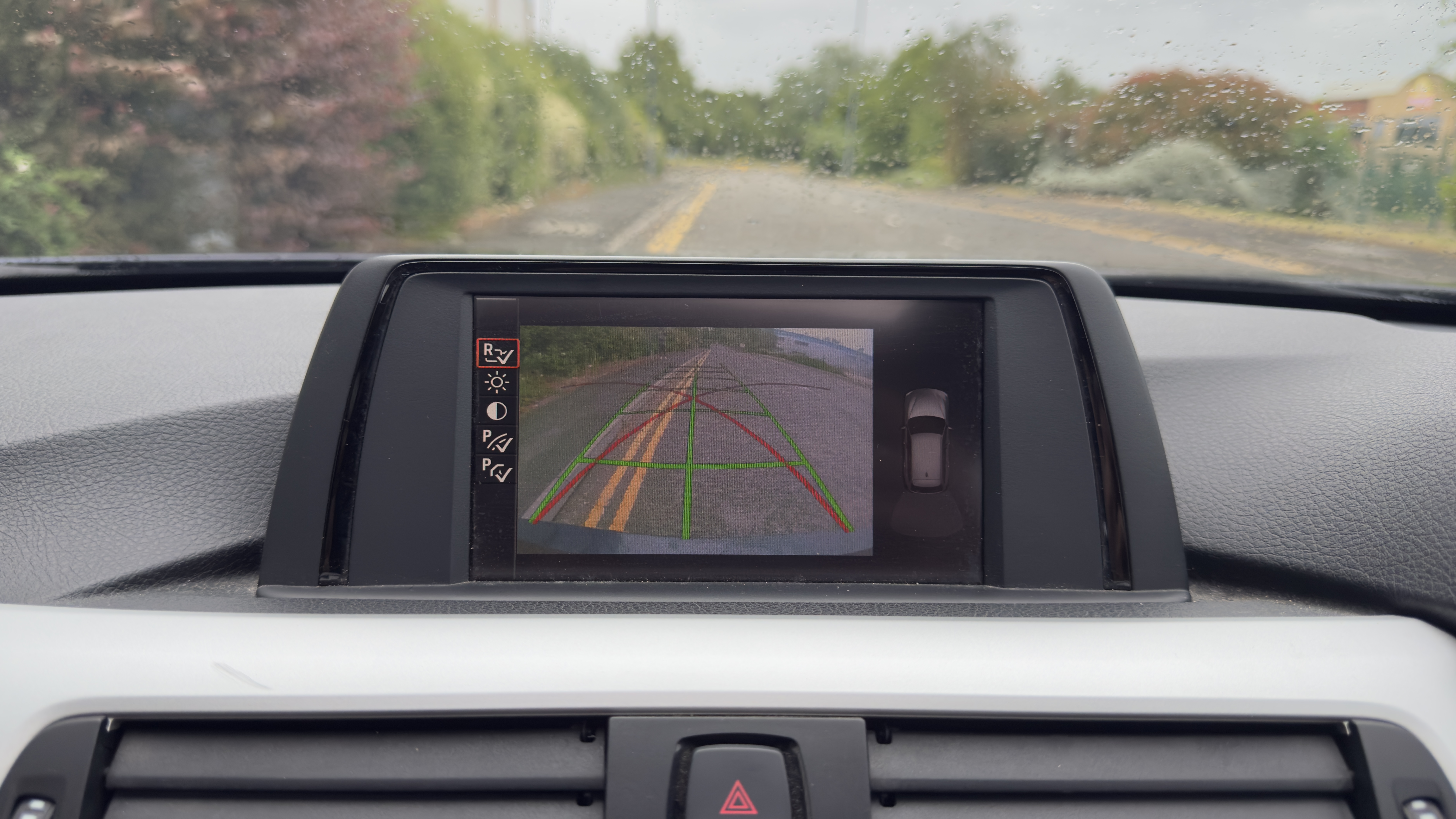 BMW 320i (2012) image 14