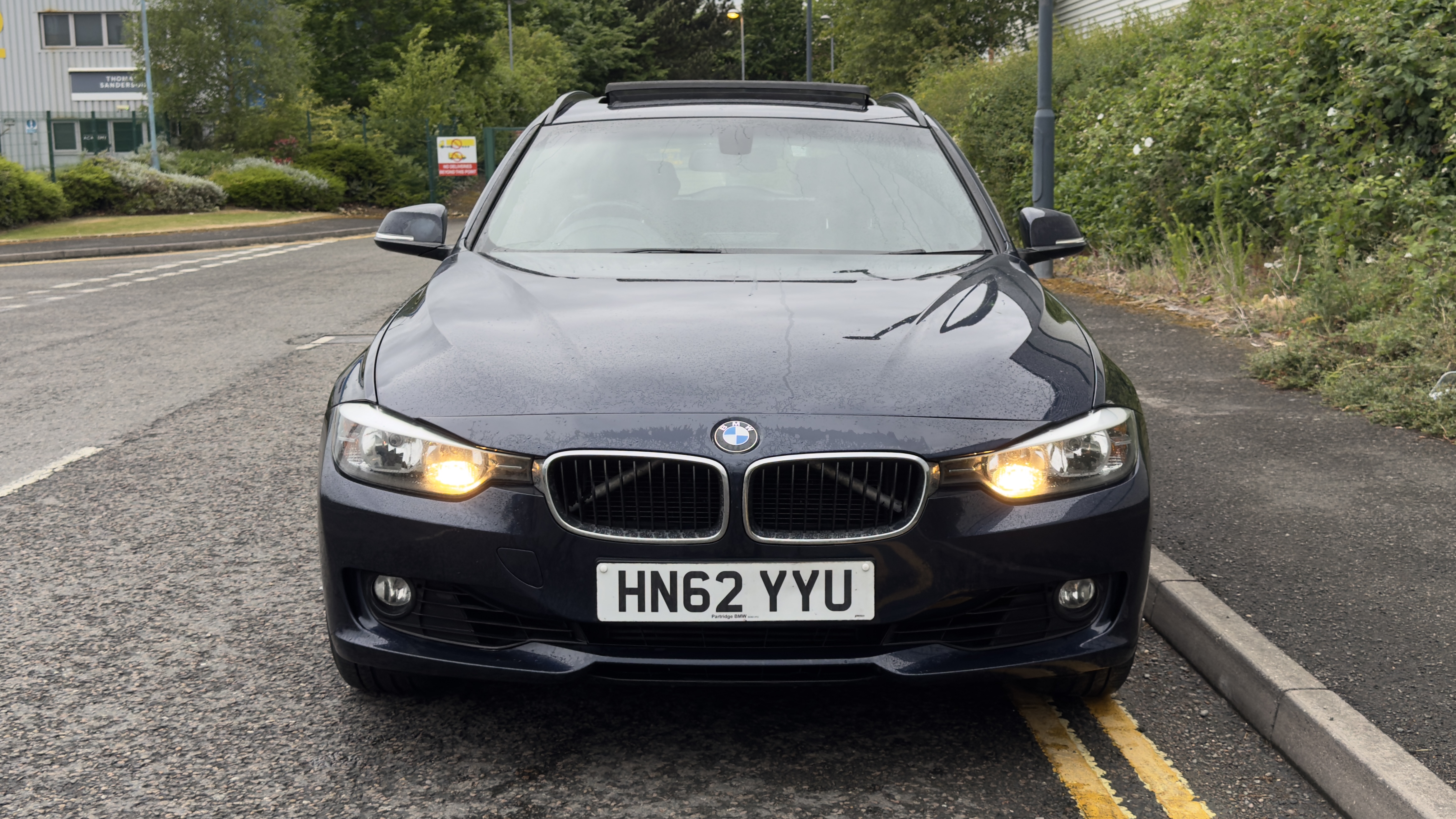 BMW 320i (2012) image 10