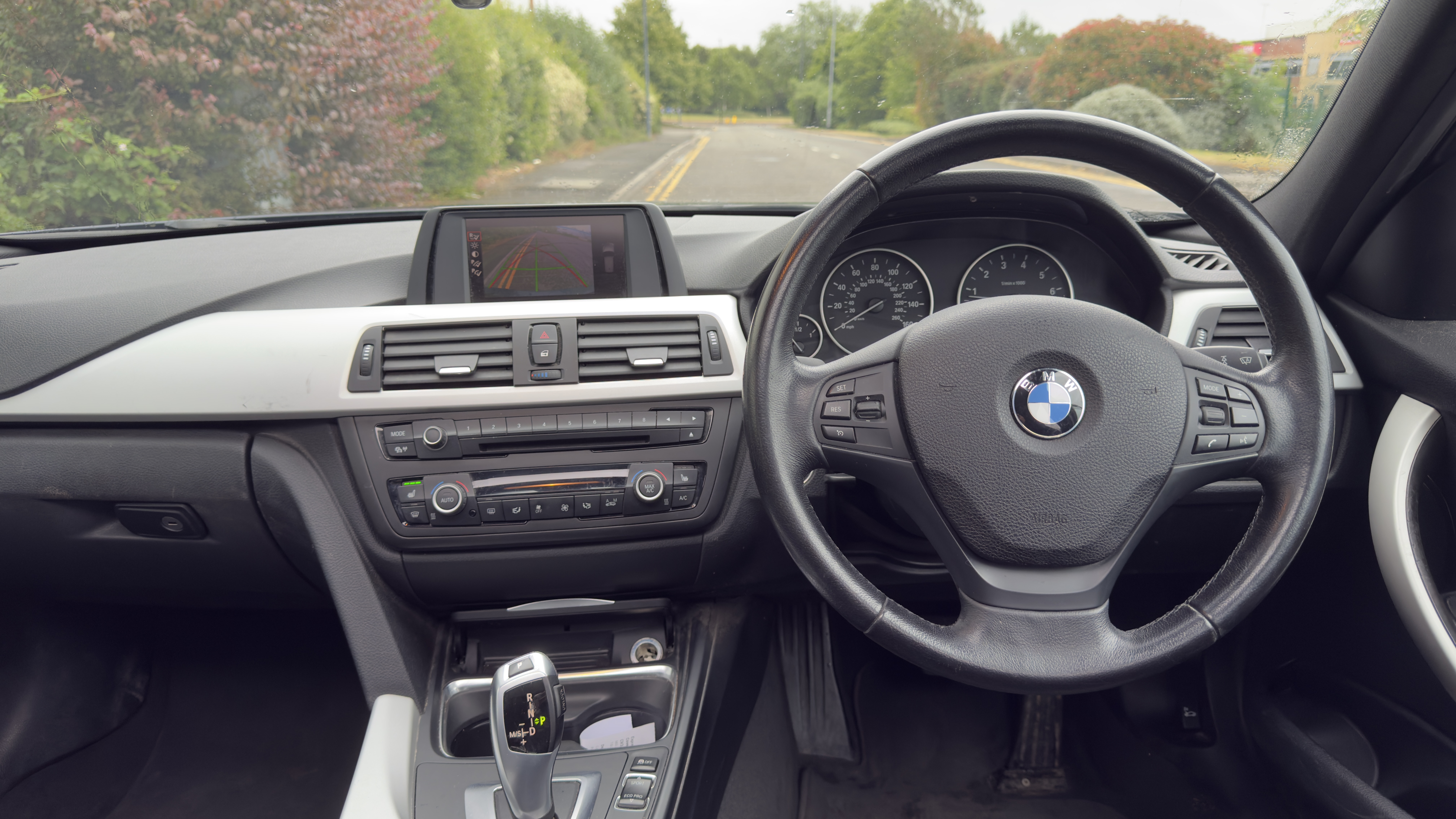 BMW 320i (2012) image 13