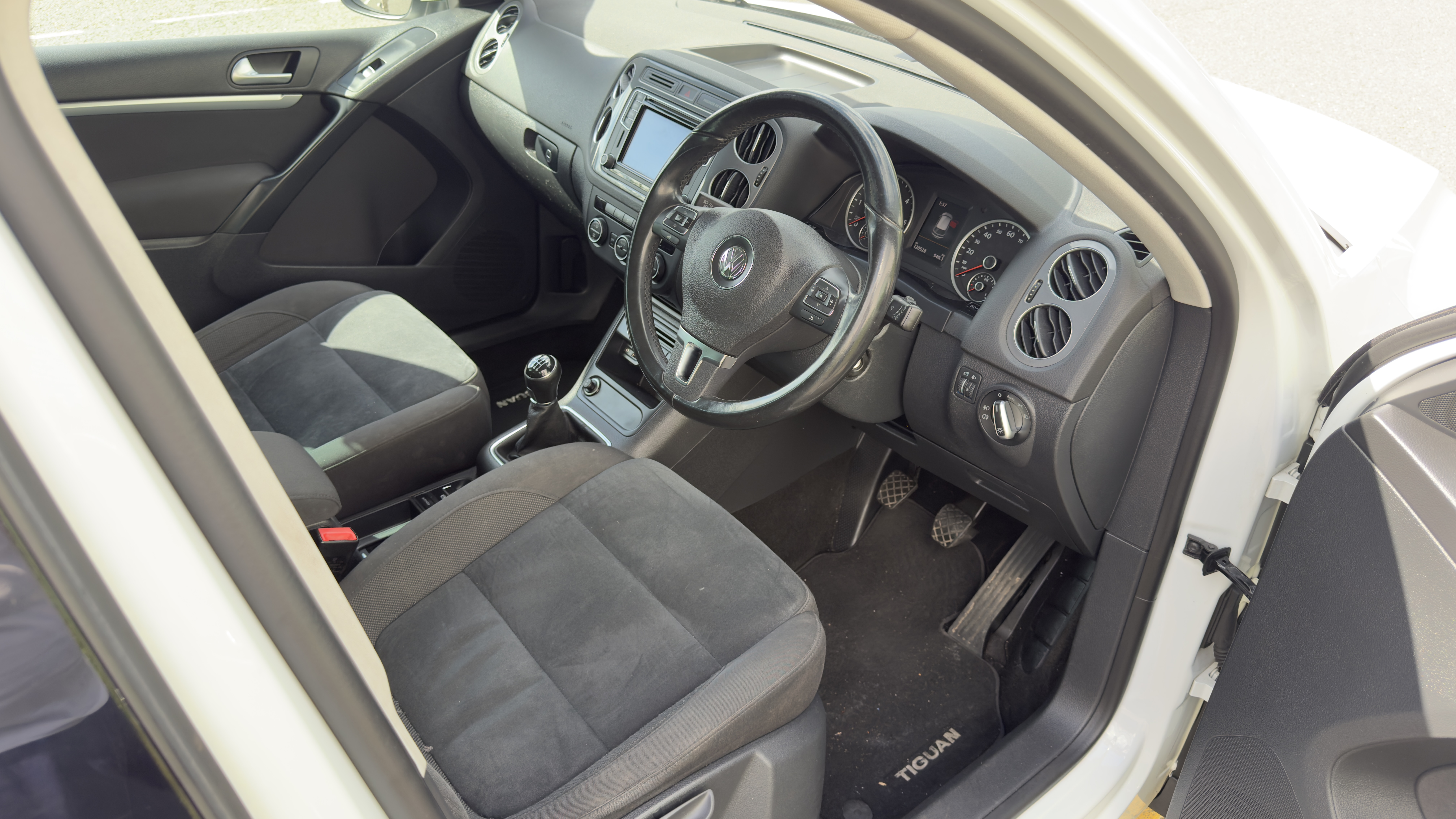 Volkswagen Tiguan (2015) image 11