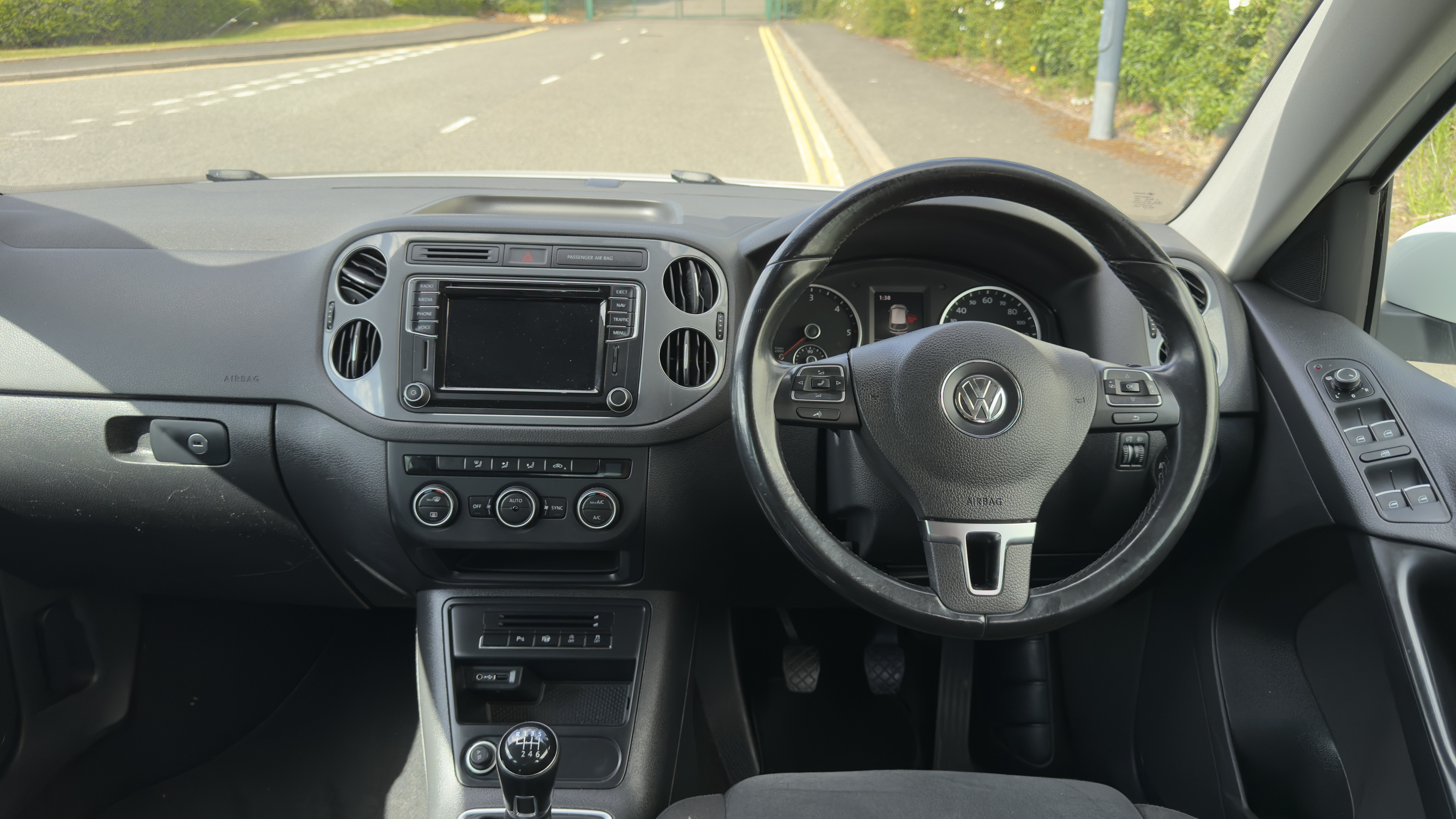 Volkswagen Tiguan (2015) image 16