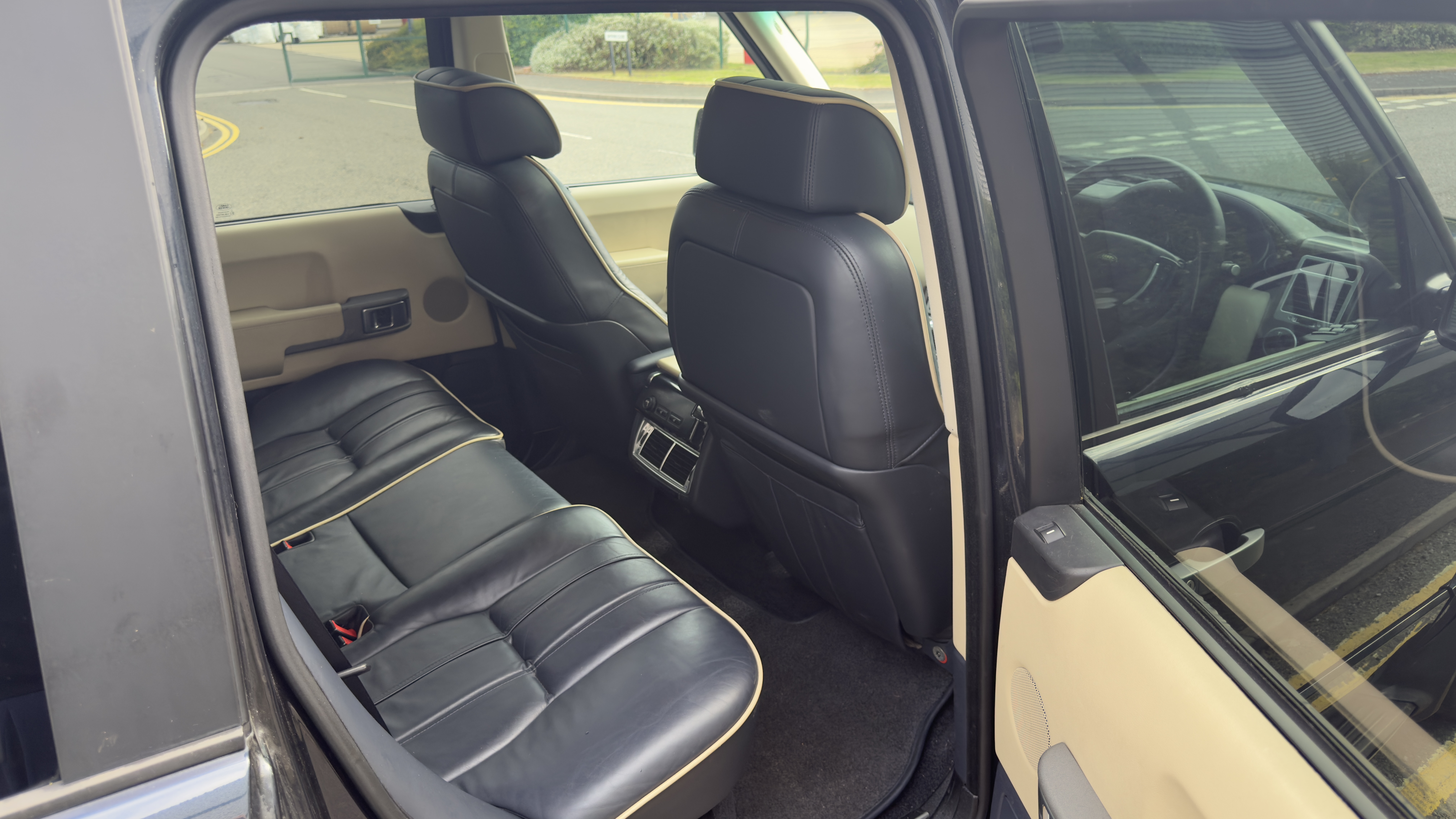 Land Rover Range Rover Vogue (2003) image 11