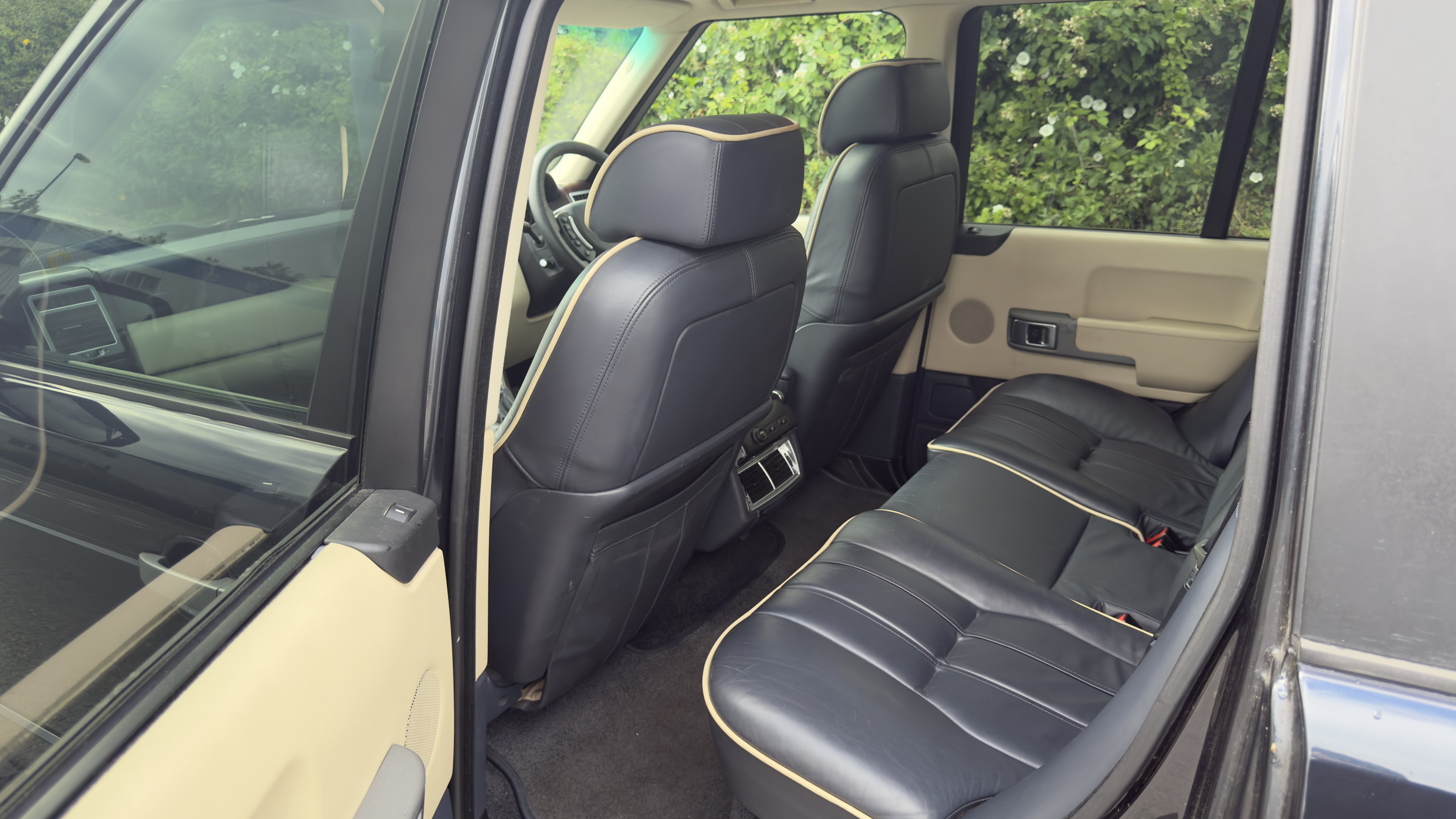 Land Rover Range Rover Vogue (2003) image 12