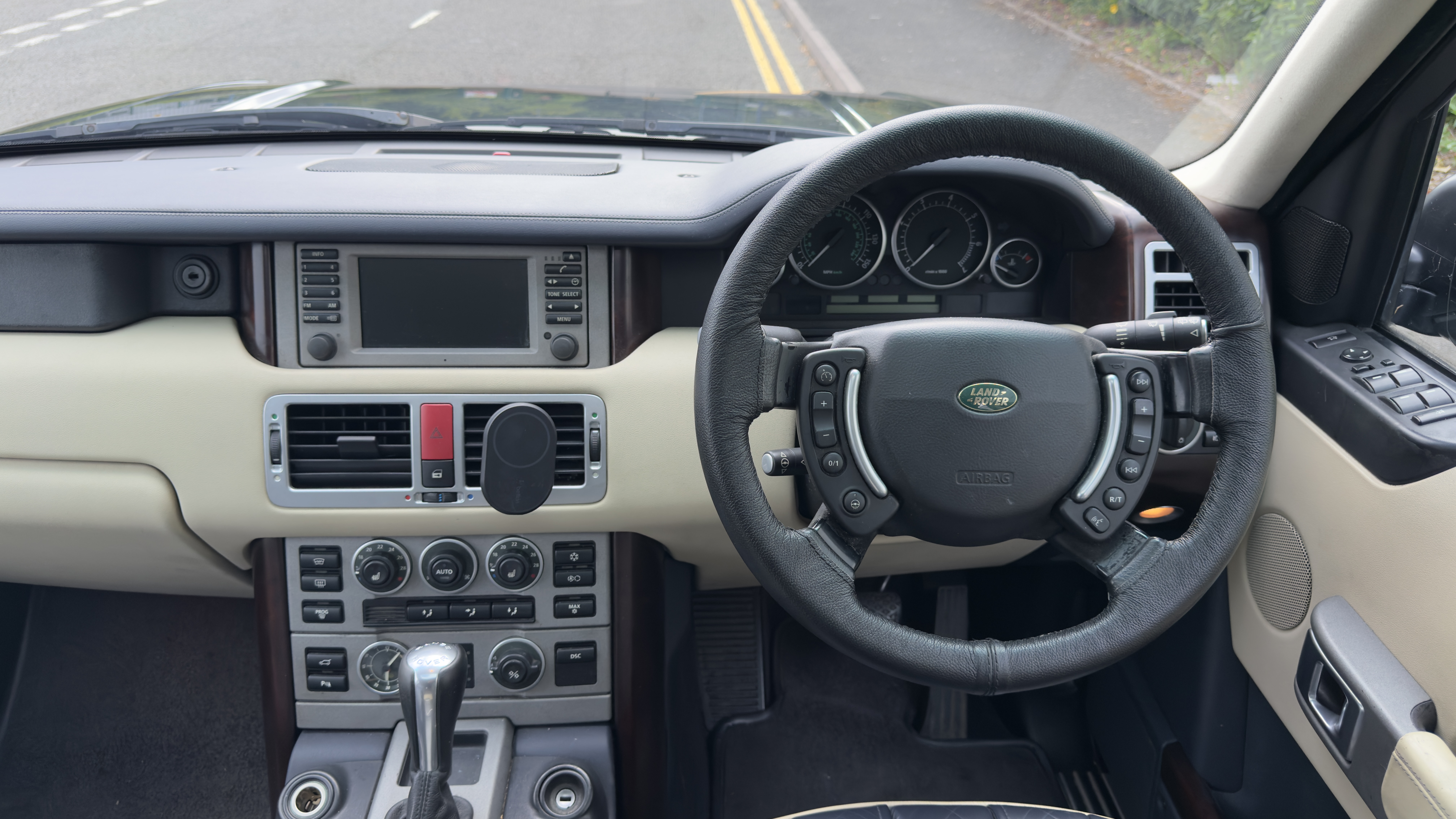 Land Rover Range Rover Vogue (2003) image 14